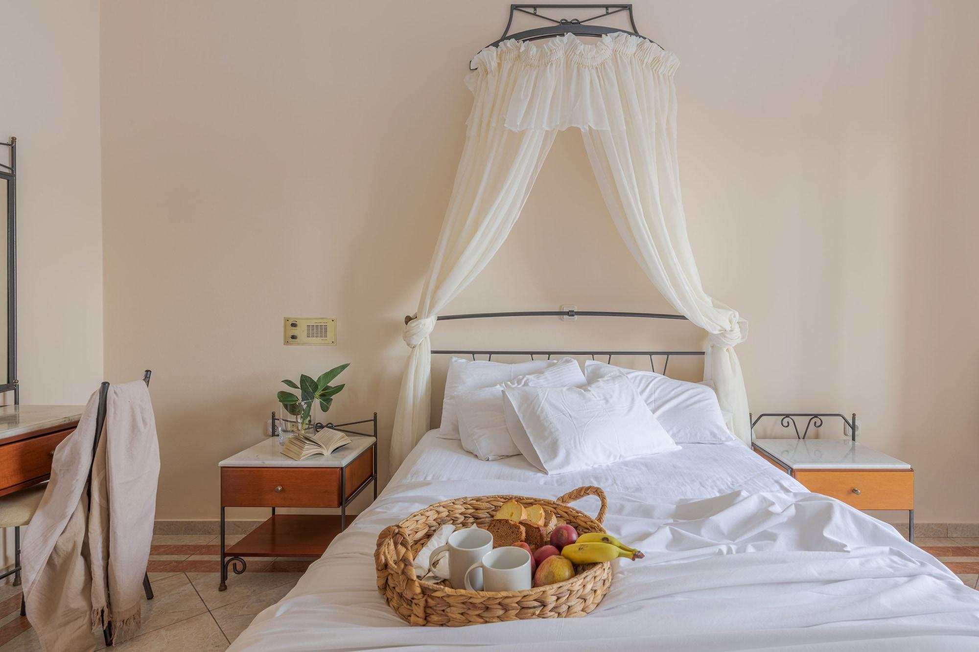 Epavlis & 4* Kamari (Santorini)