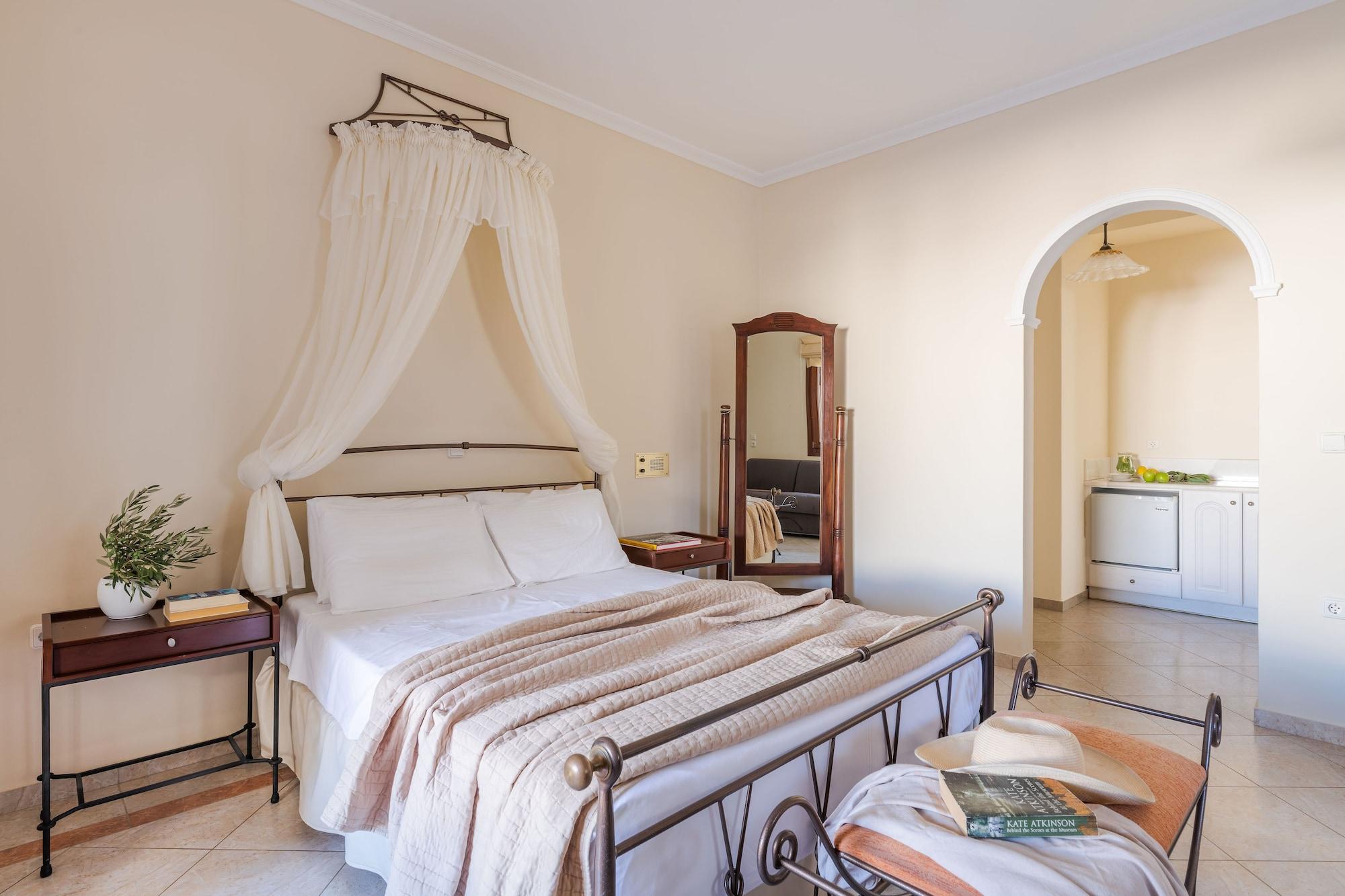 Epavlis & 4* Kamari (Santorini)