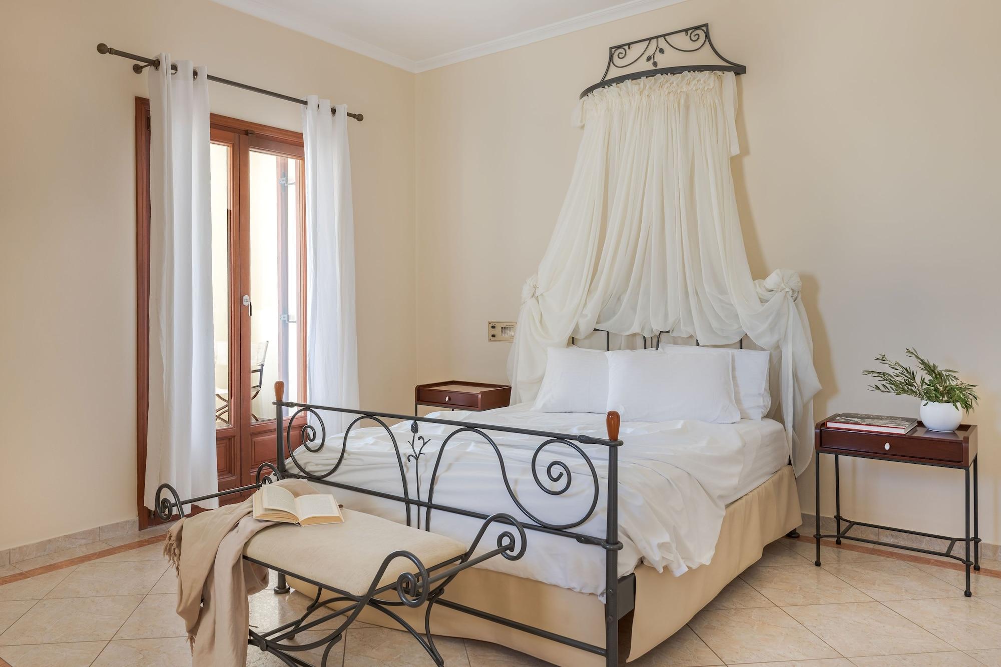 Epavlis & Hotel 4*