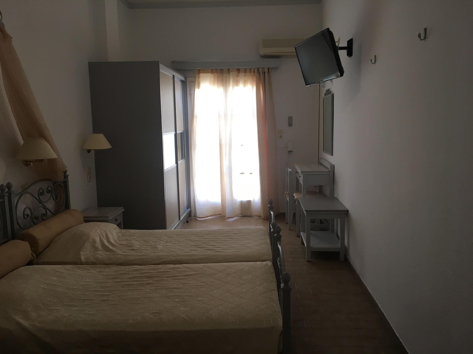 Avra Kamari (Santorini)