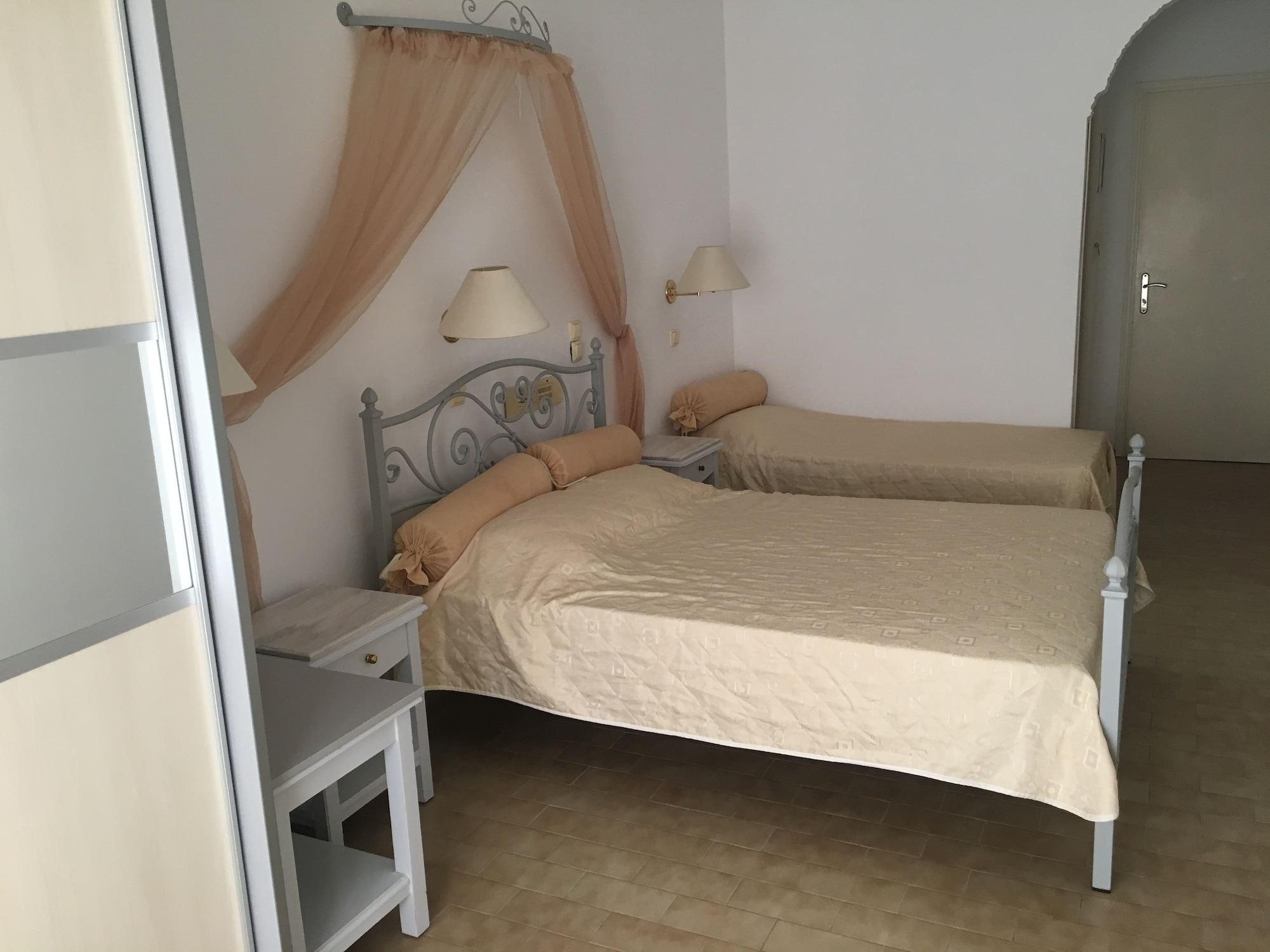 Hotel Avra Kamari (Santorini)
