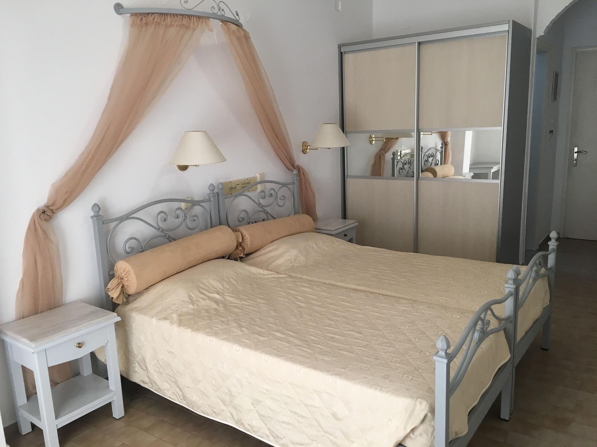 Hotel Avra 2*