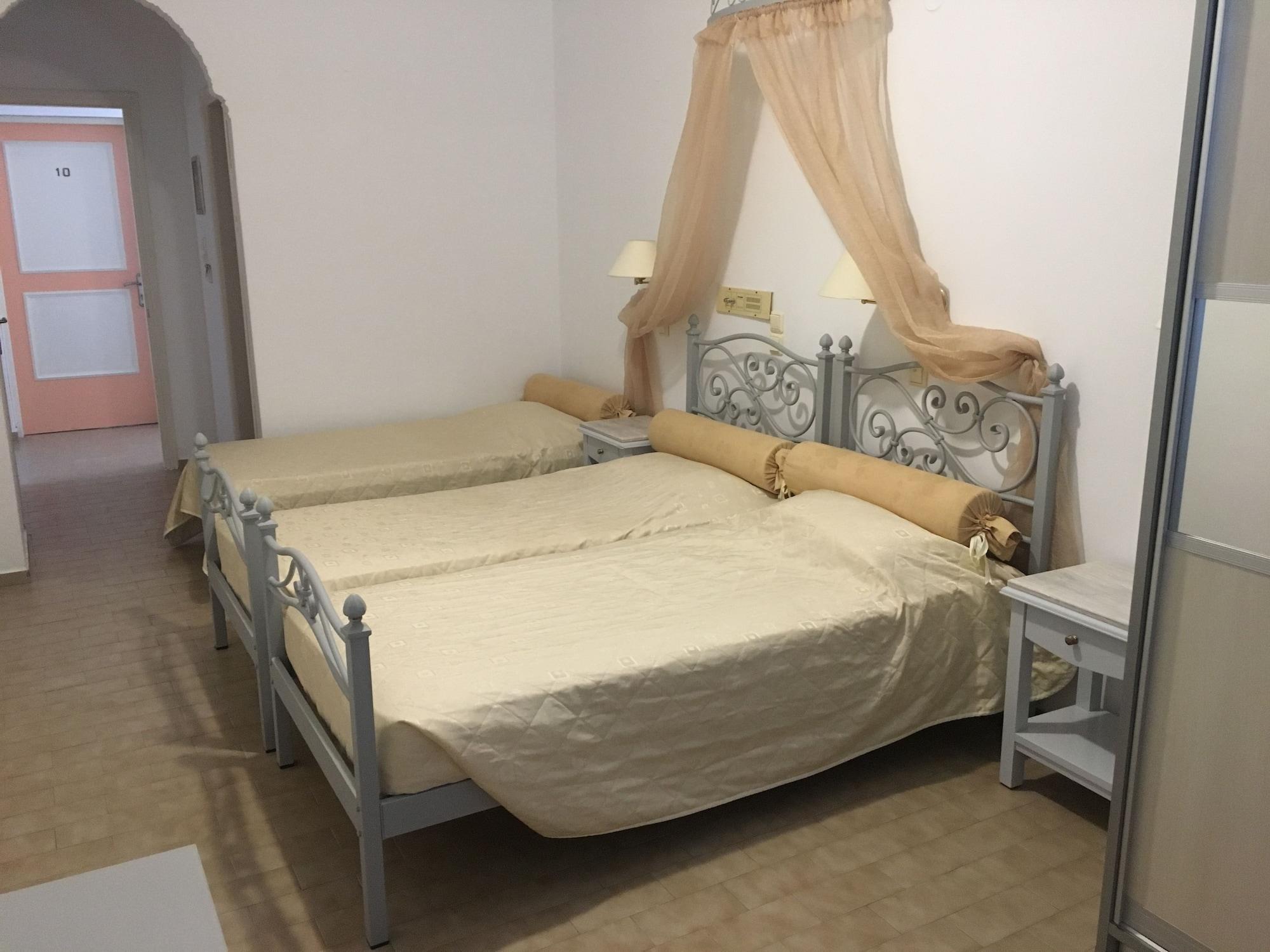 Hotel Avra Kamari (Santorini)