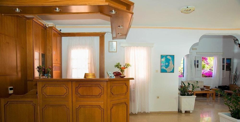 Hotel Avra Kamari (Santorini)