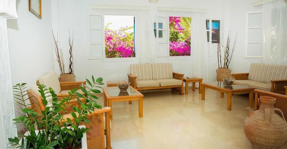 Hotel Avra