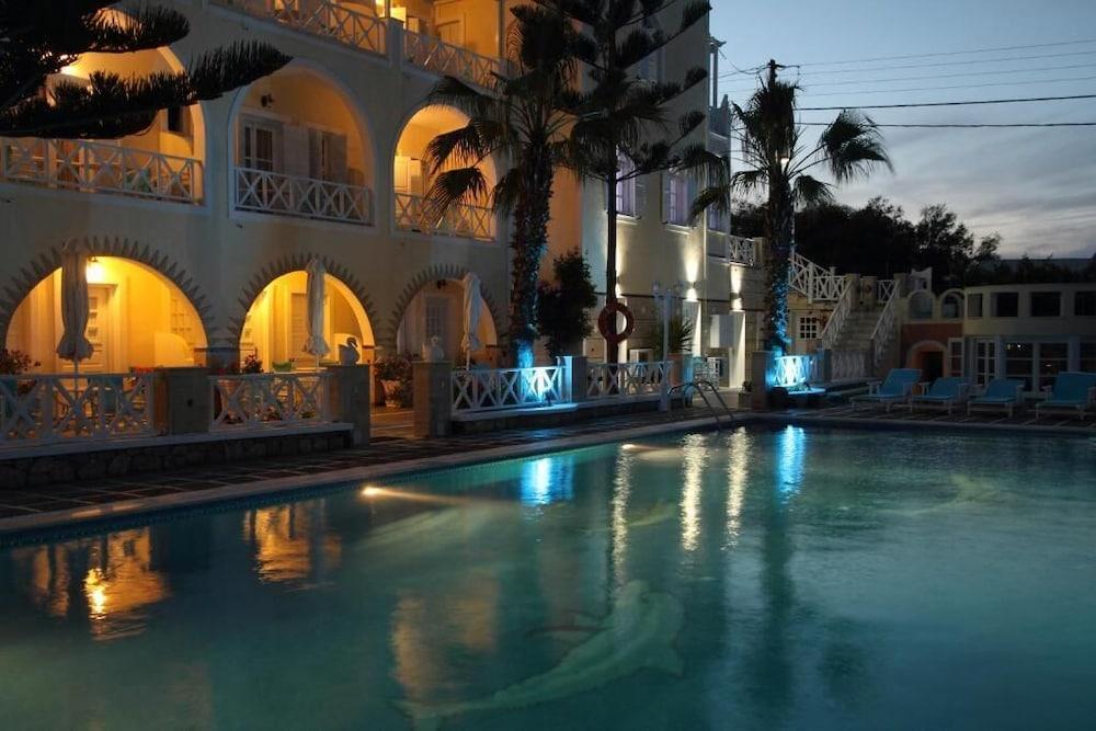 Golden Star Fira (Santorini)