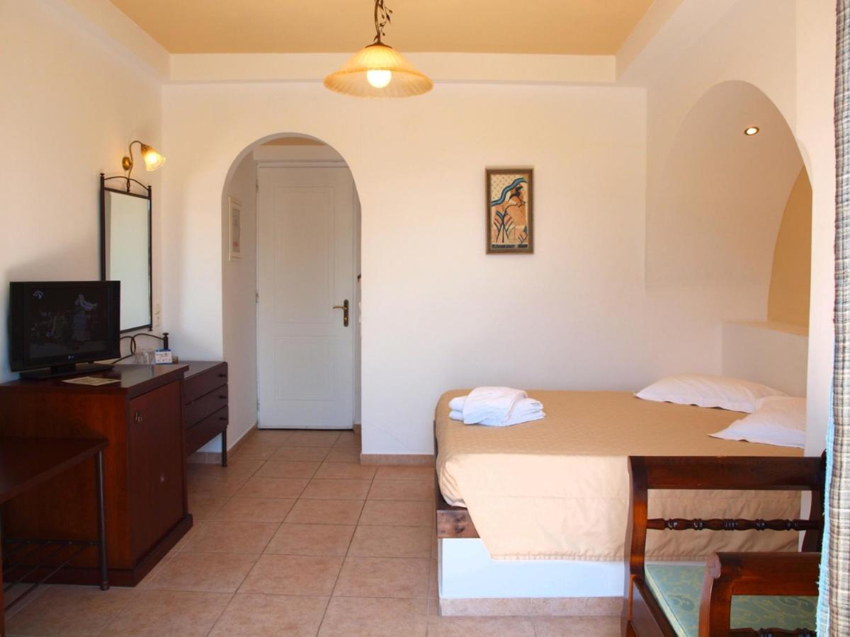 Hermes Kamari (Santorini)
