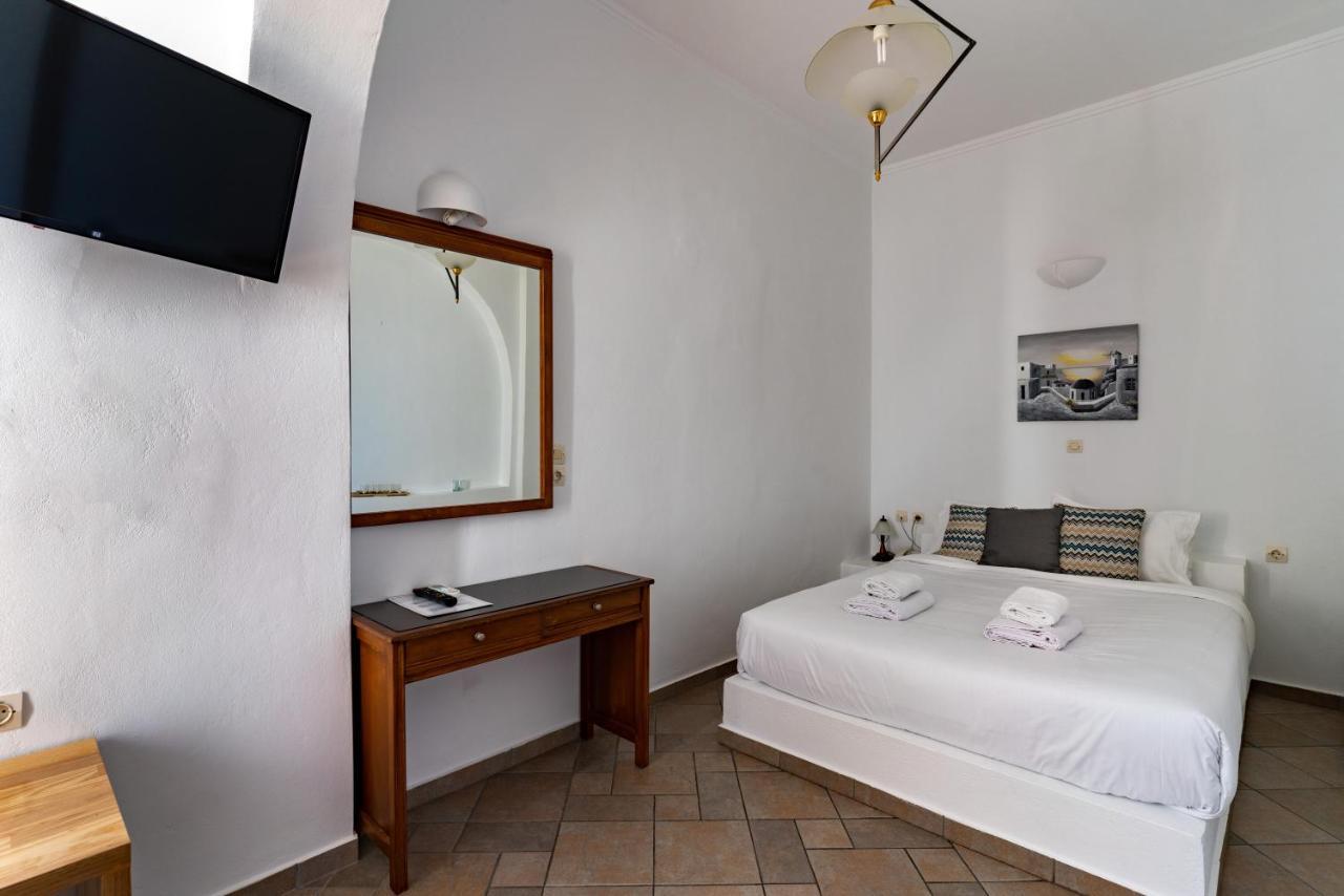 Anamnesis Fira (Santorini)