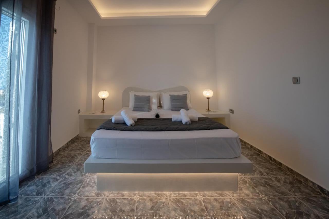 The F Guest house Karterados (Santorini)