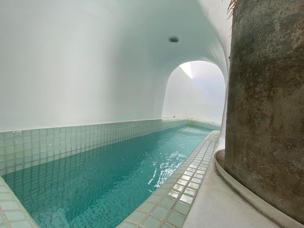 Orpheus Santorini Villa *