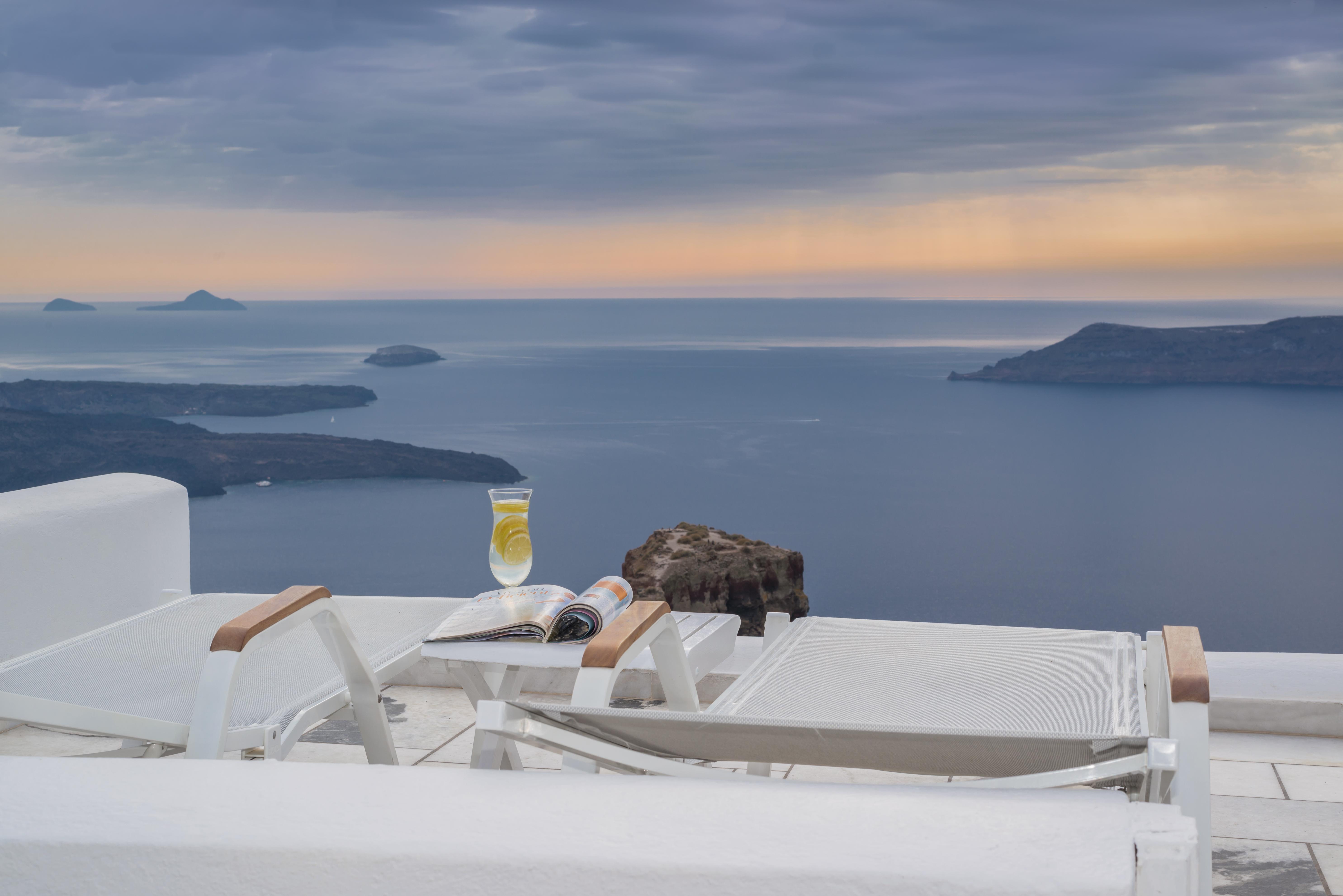 Iliovasilema & Hotel Imerovigli (Santorini)