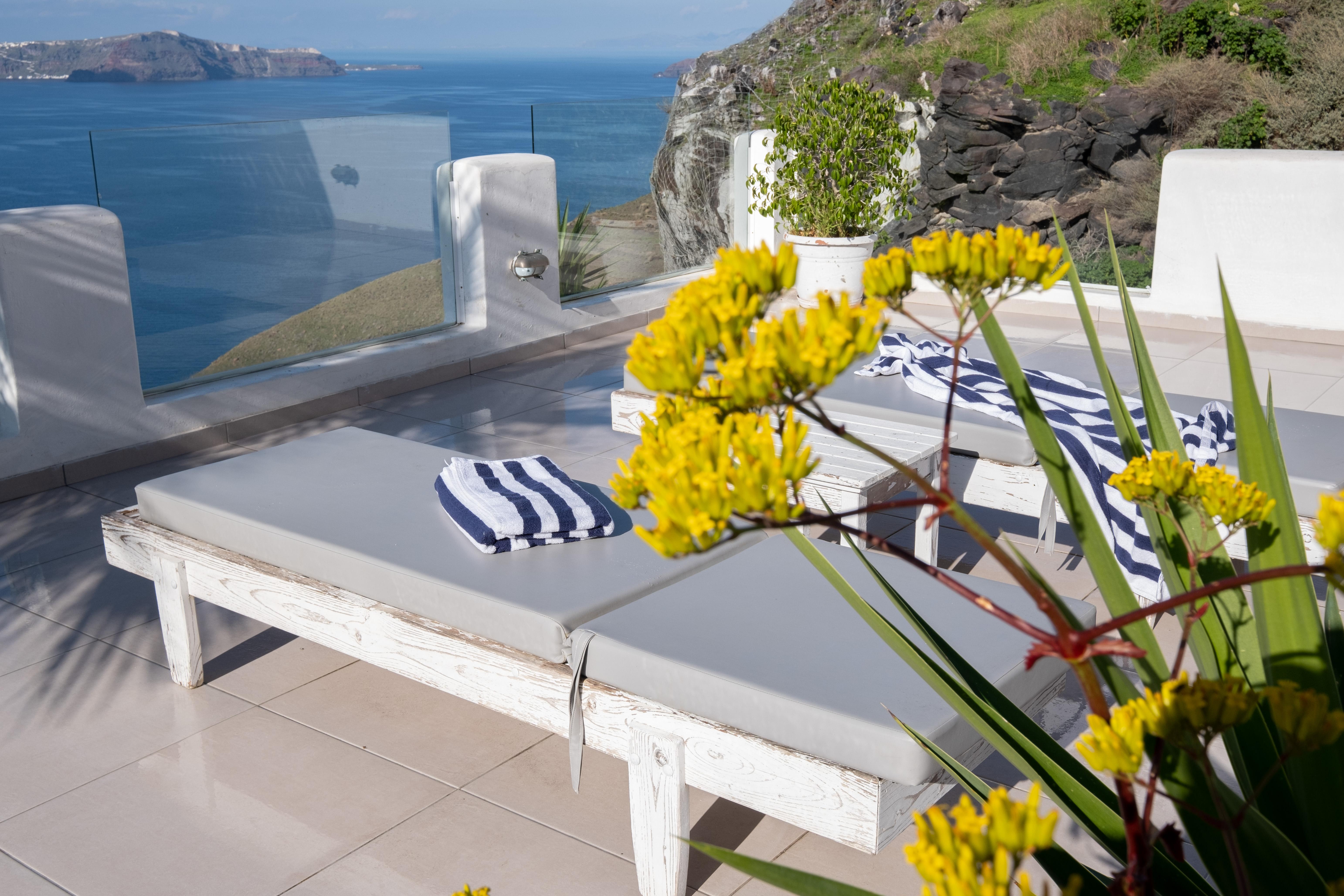 Hotel Loucas On The Cliff