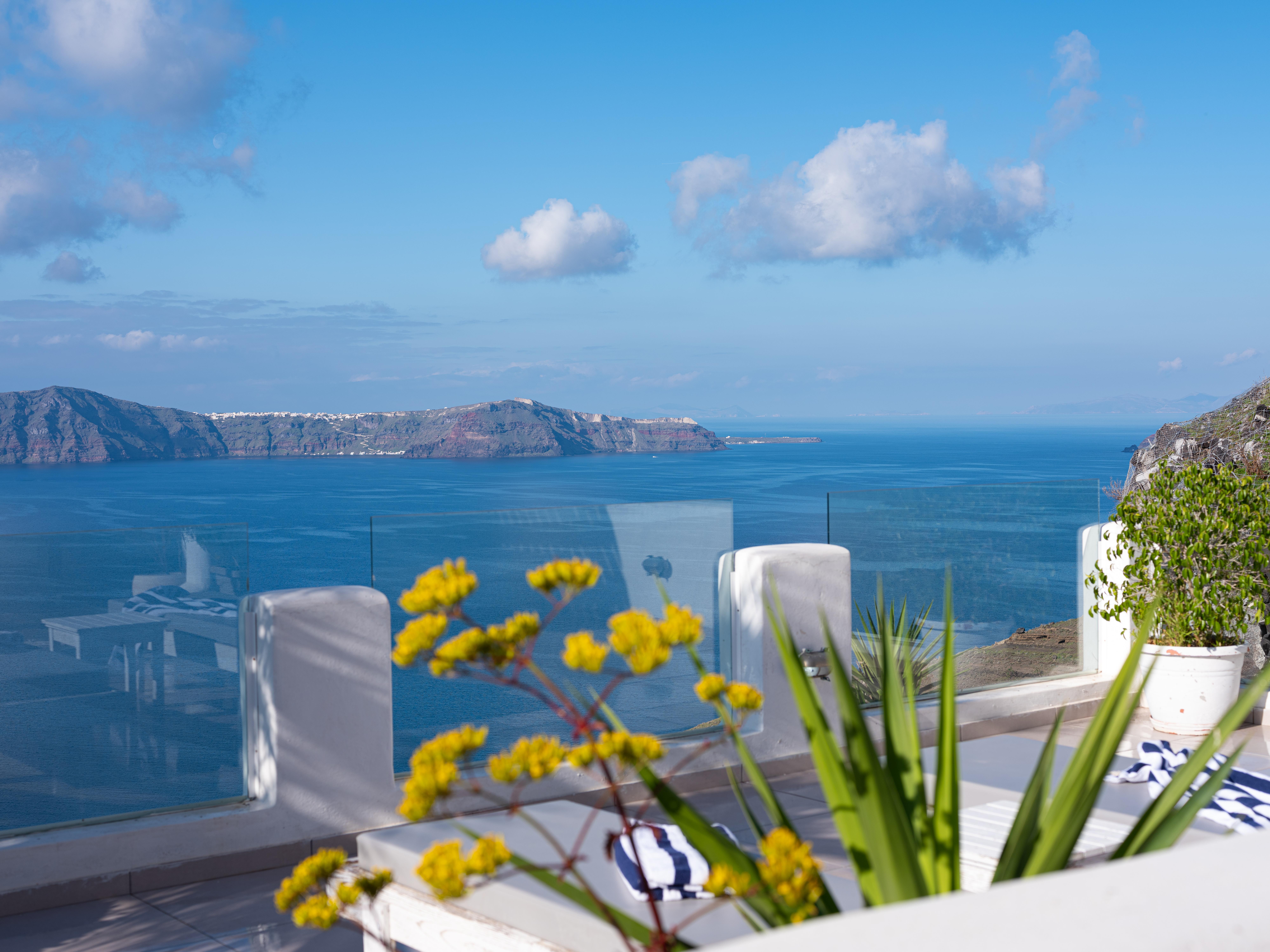 Loucas On The Cliff Hotel 3*