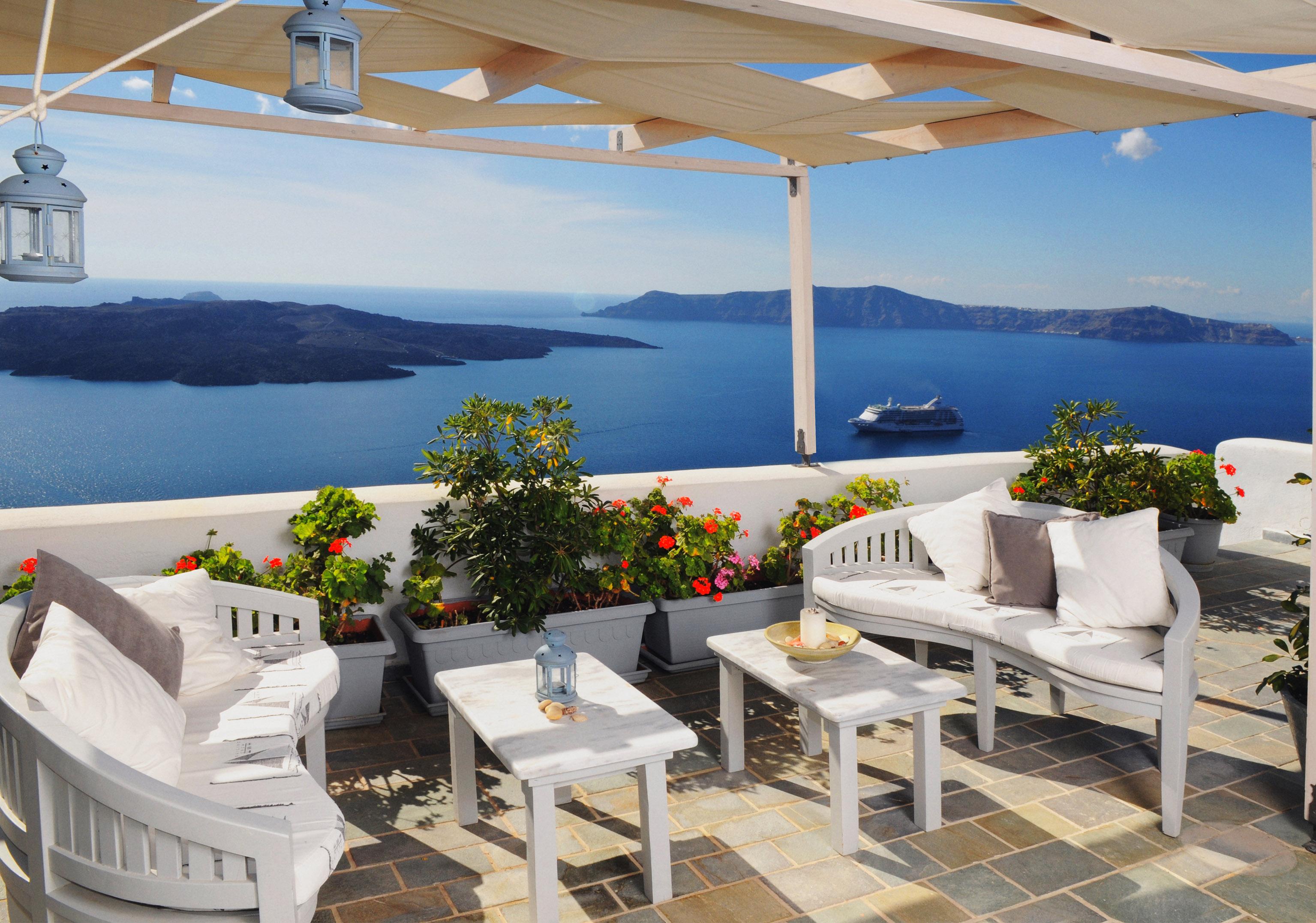 Loucas On The Cliff Fira (Santorini)