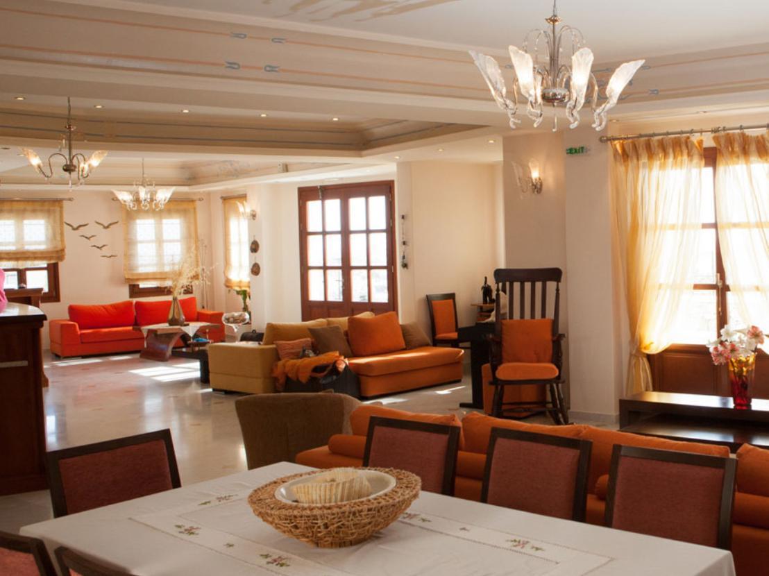 Epavlis & 4* Kamari (Santorini)