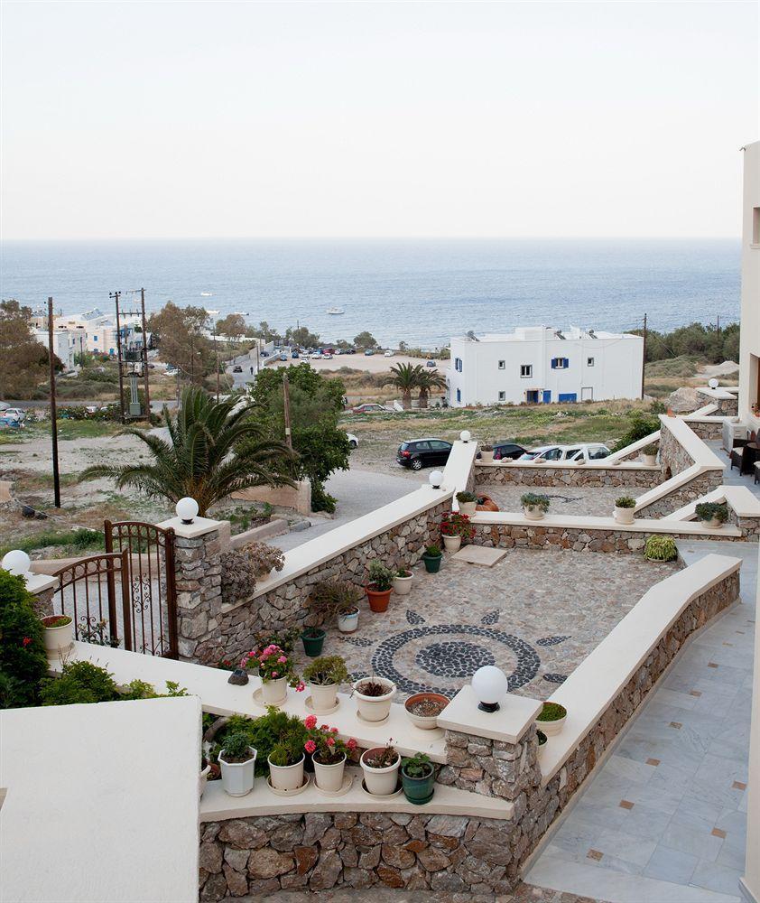 Epavlis & Kamari (Santorini)