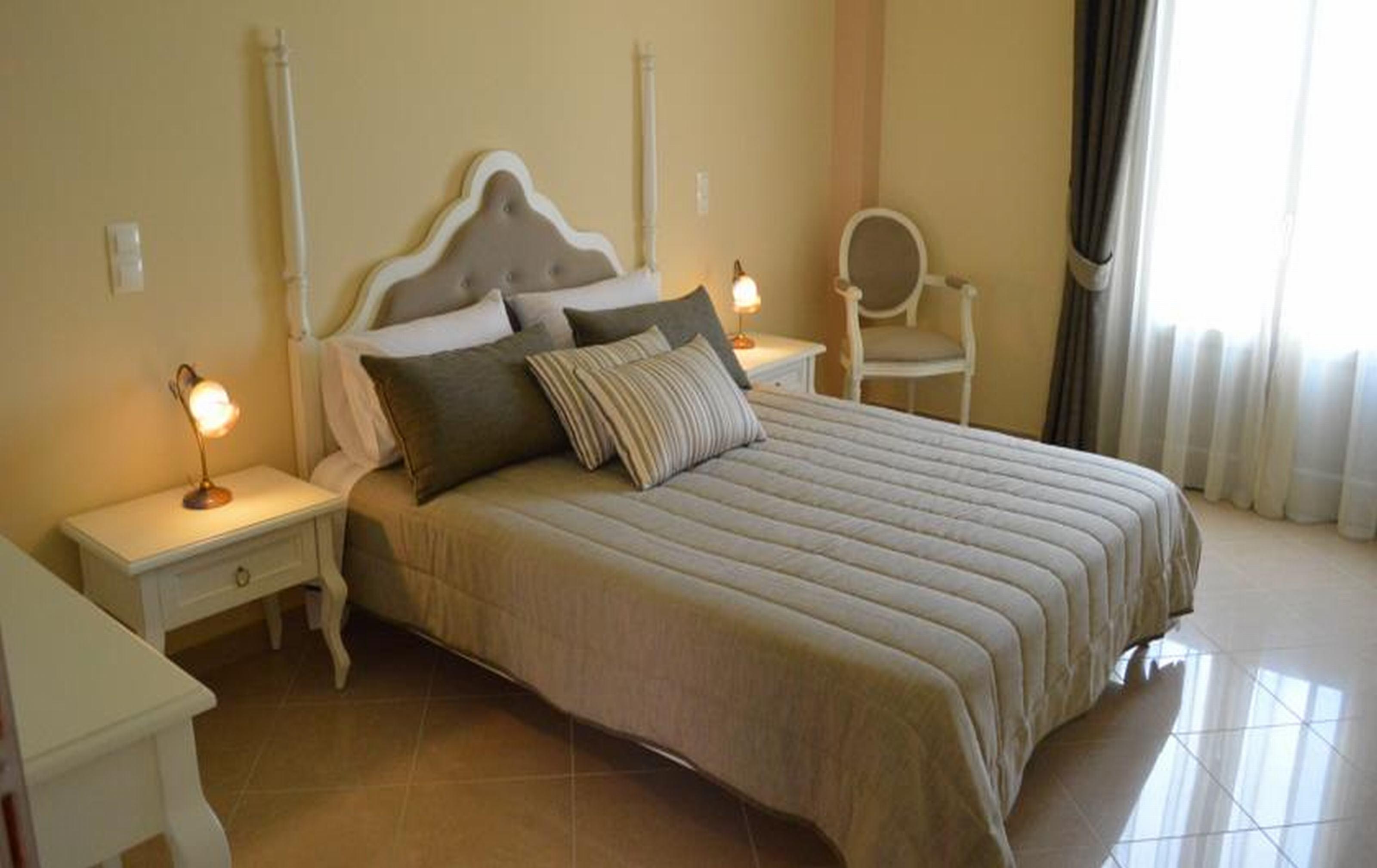 Castro Hotel Kamari (Santorini)