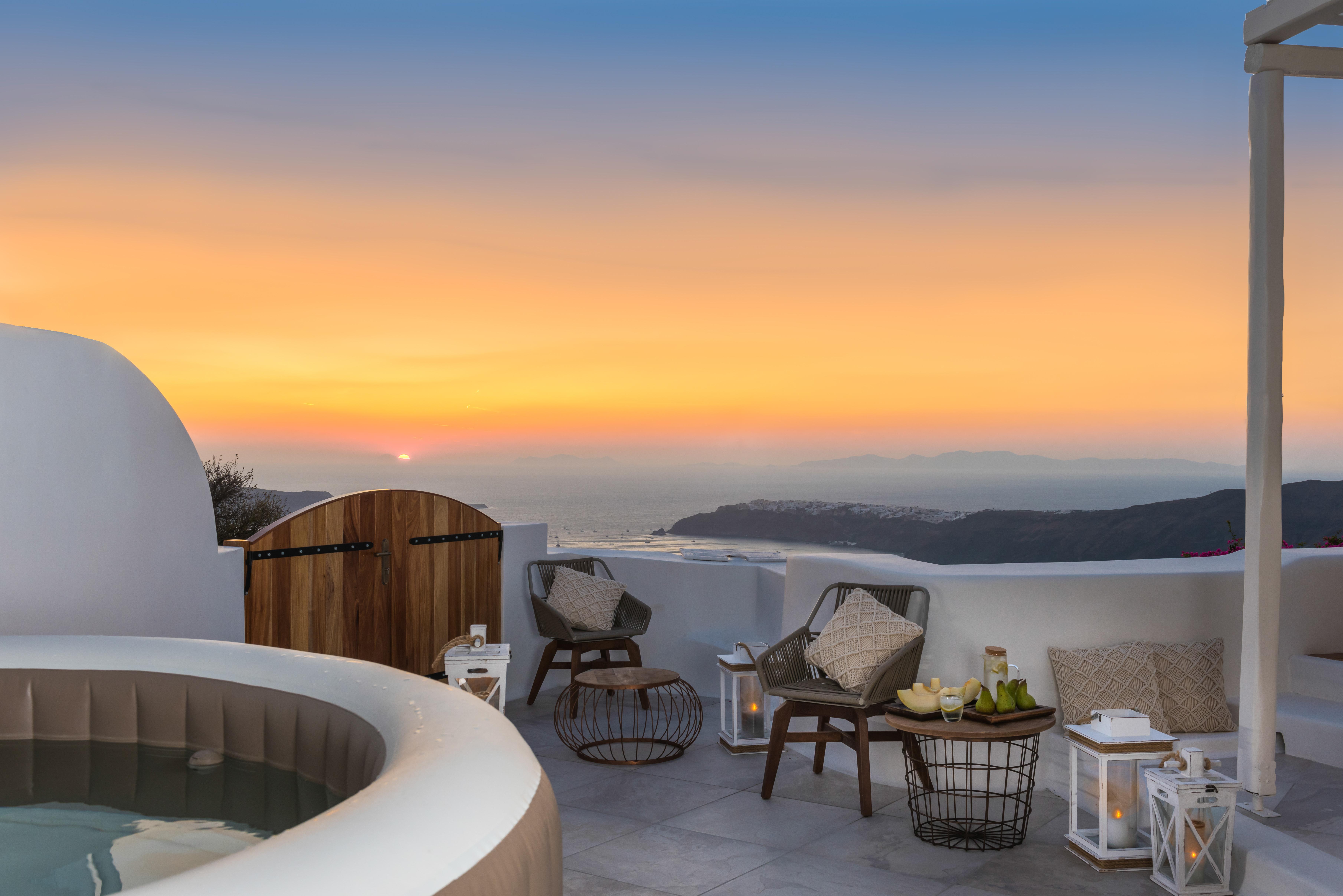 White Santorini 4*