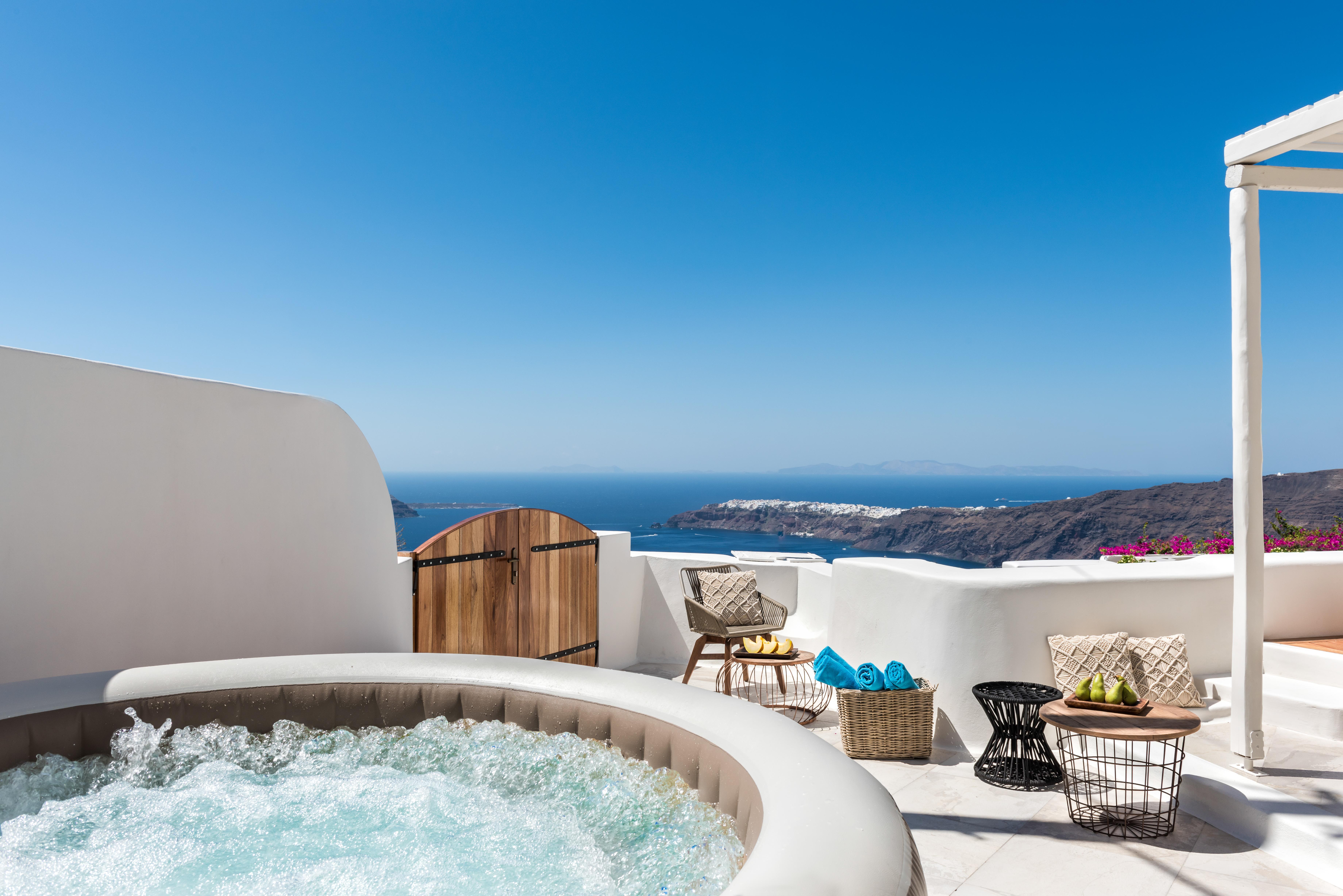 White Santorini 4*
