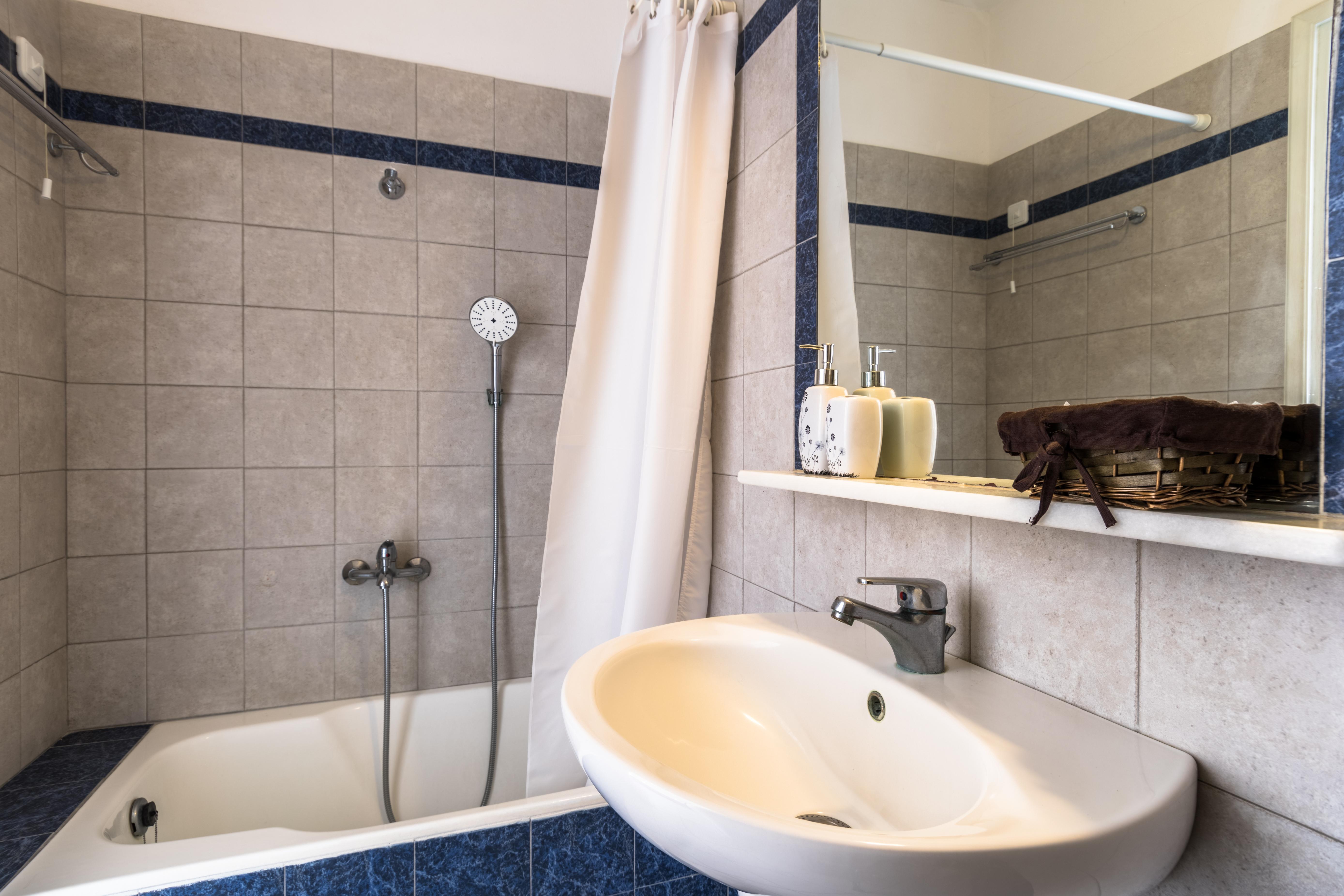 Hotel Irigeneia 4*
