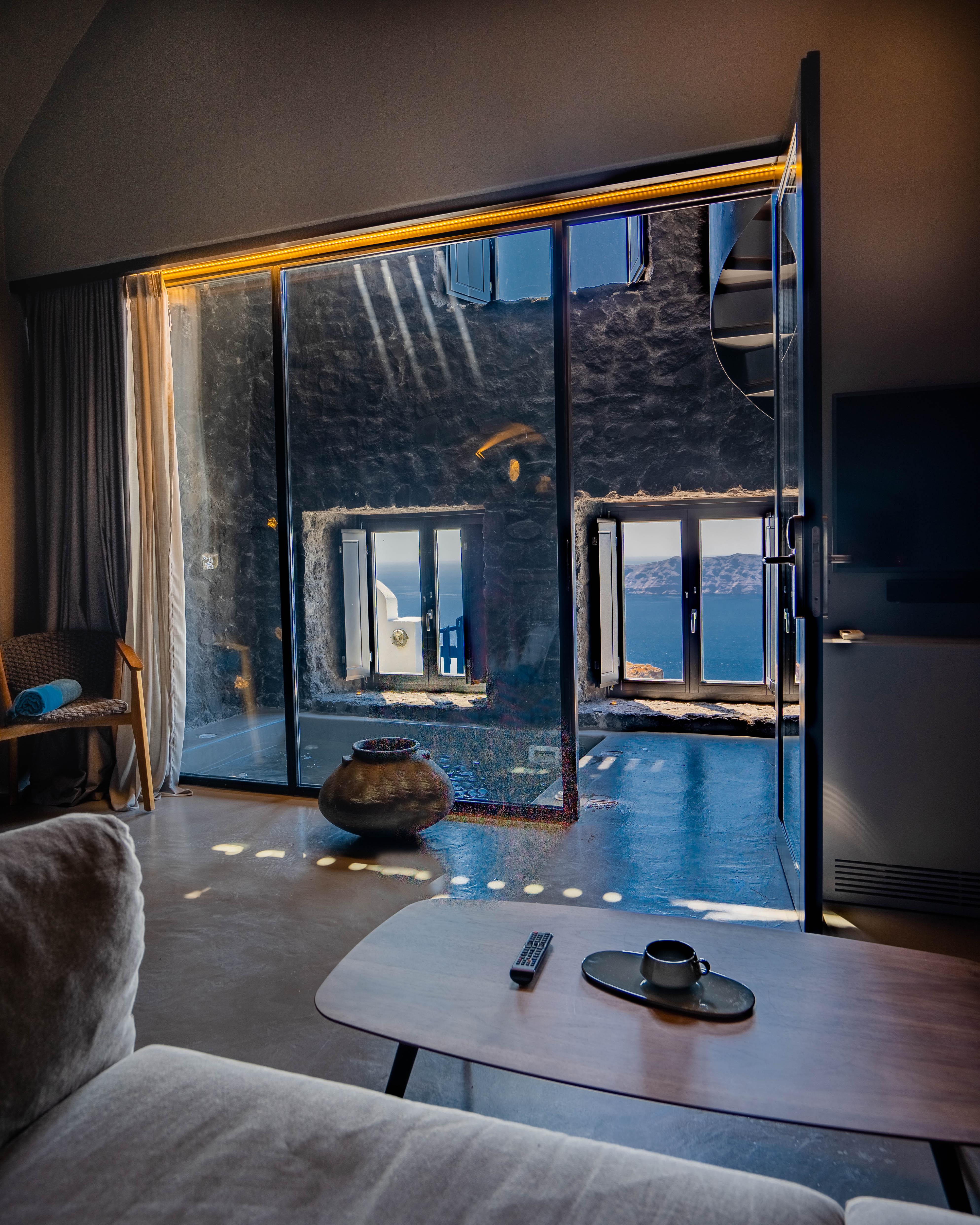 Kivotos Santorini Hotel