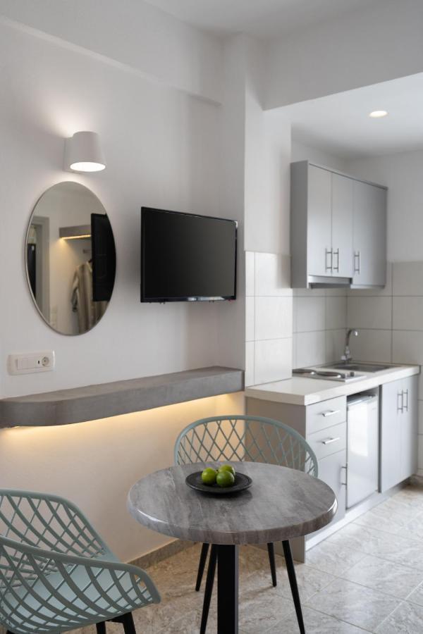 White Lily & Lofts - Adults Only 16 * Perivolos (Santorini)