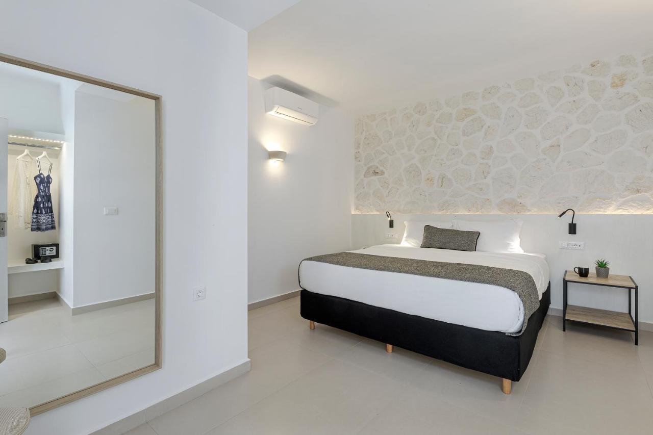 Onyx & Hotel Karterados (Santorini)