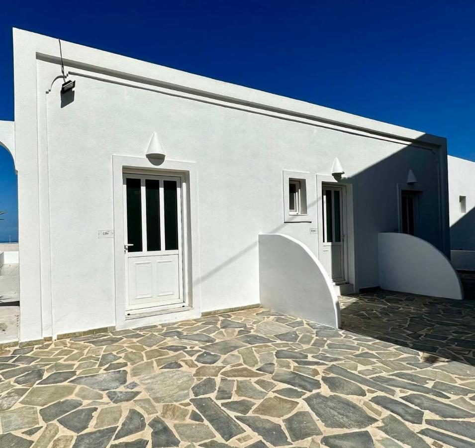 The F * Karterados (Santorini)