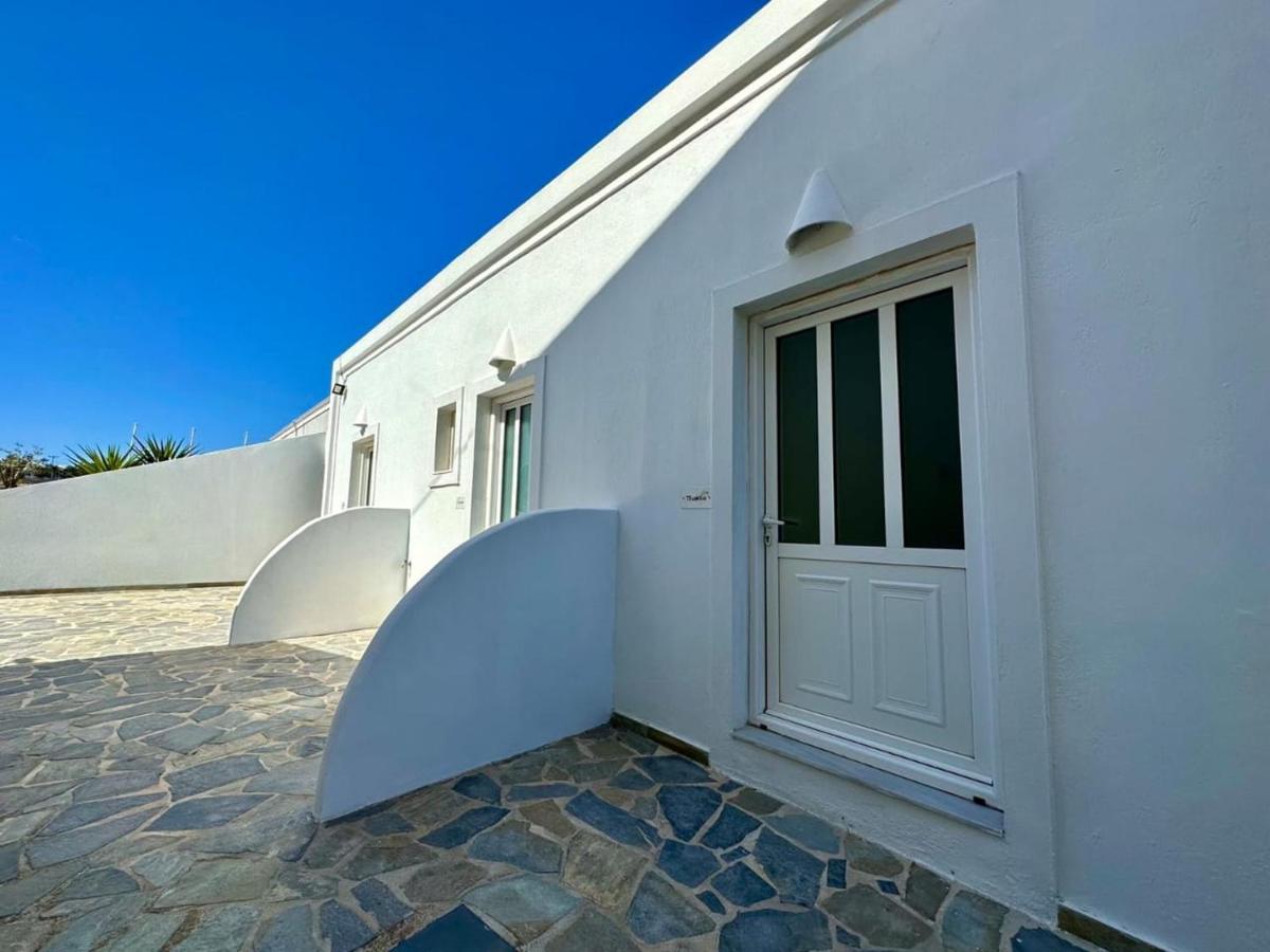 Guest house The F Karterados (Santorini)
