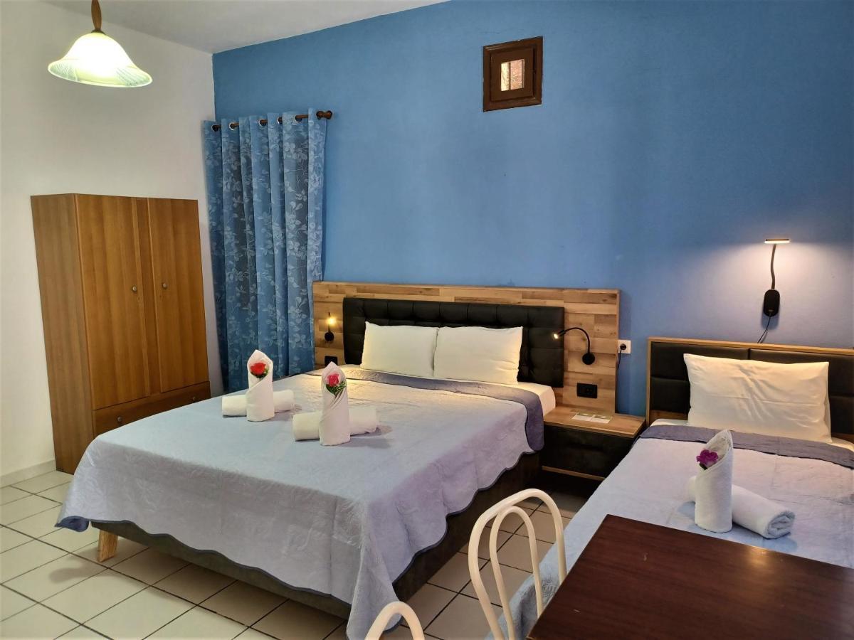Evelina Pension: Diverse Near Black Casa de hóspedes
