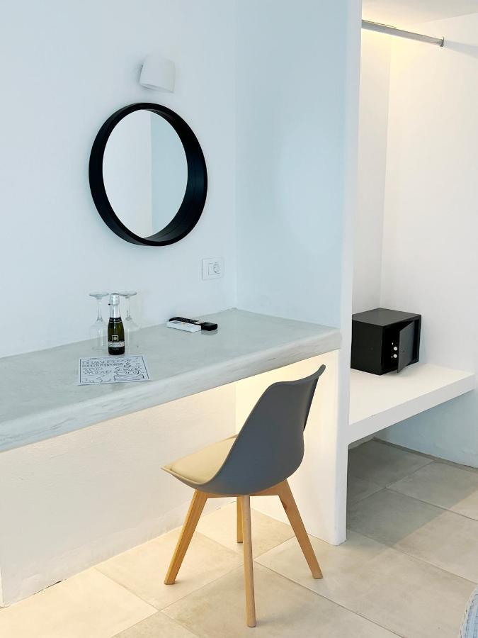 White Lily & Lofts - Adults Only 16 * Perivolos (Santorini)
