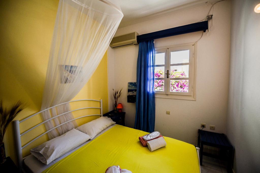 Kostas Hotel Perissa (Santorini)