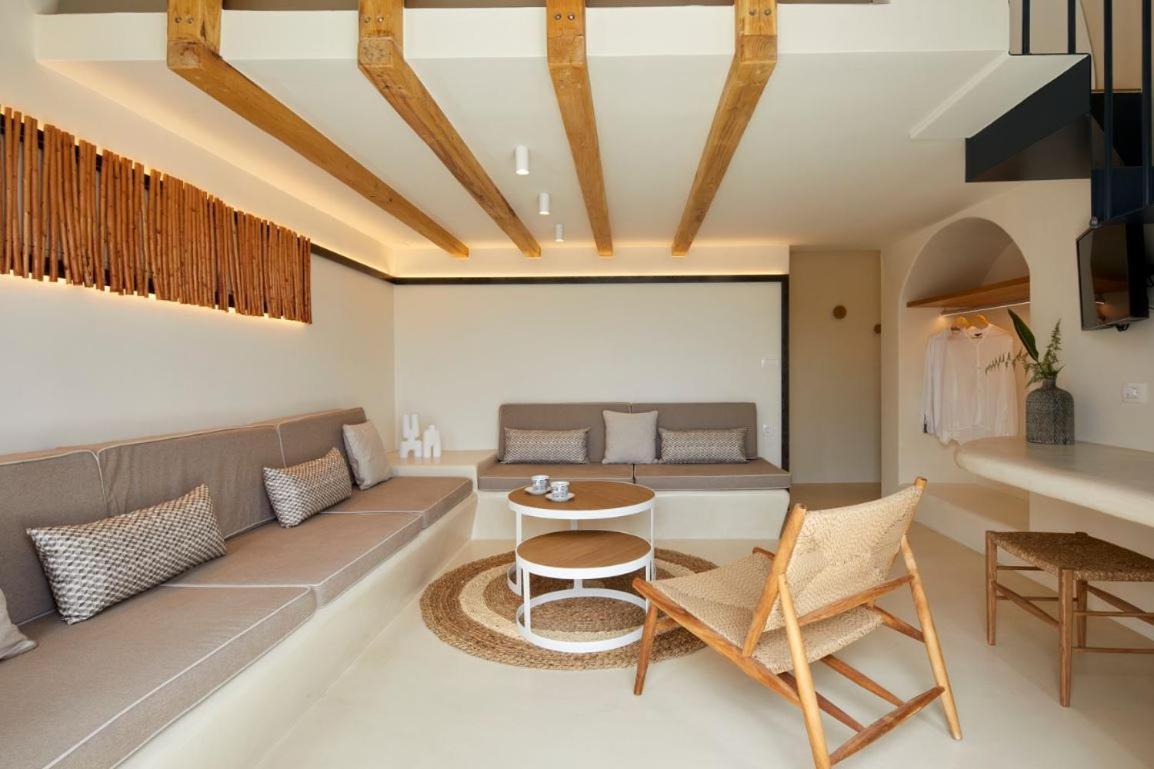 Hermes 4* Kamari (Santorini)