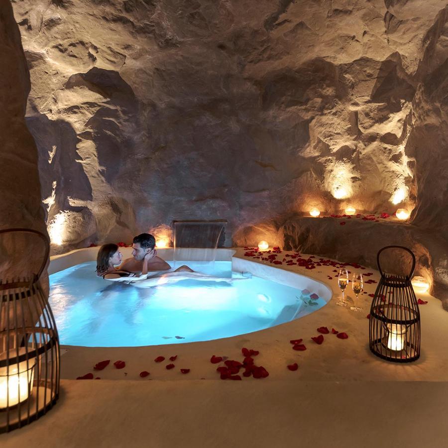 North Santorini - A Luxury * Pýrgos