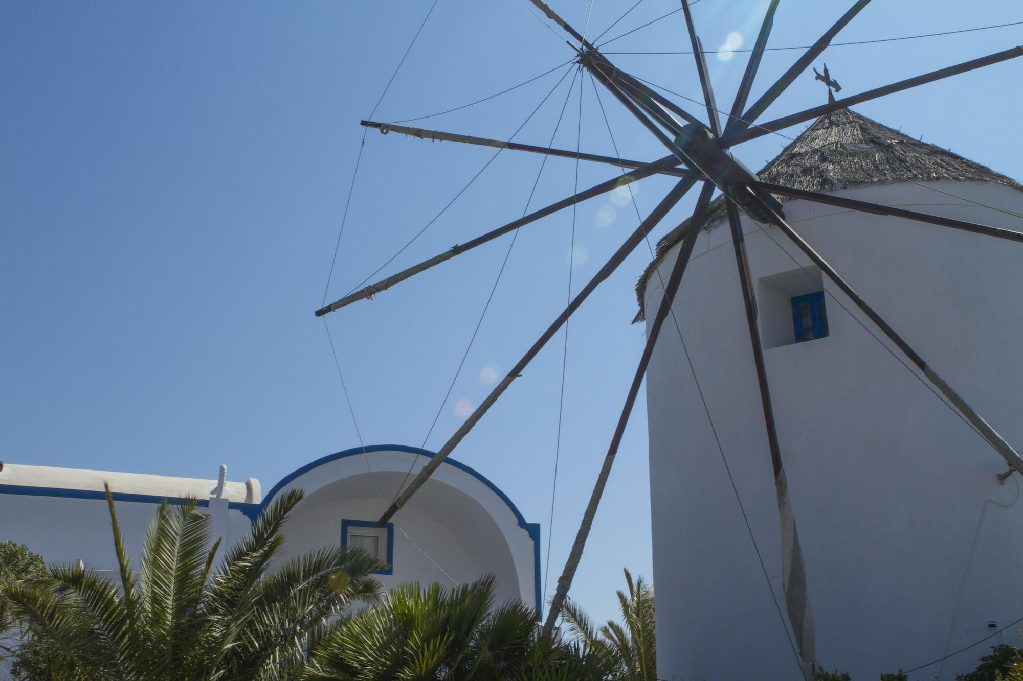 Milos 4*