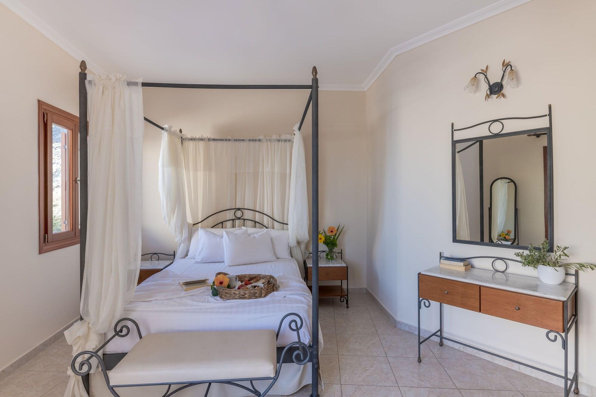 Epavlis & 4* Kamari (Santorini)