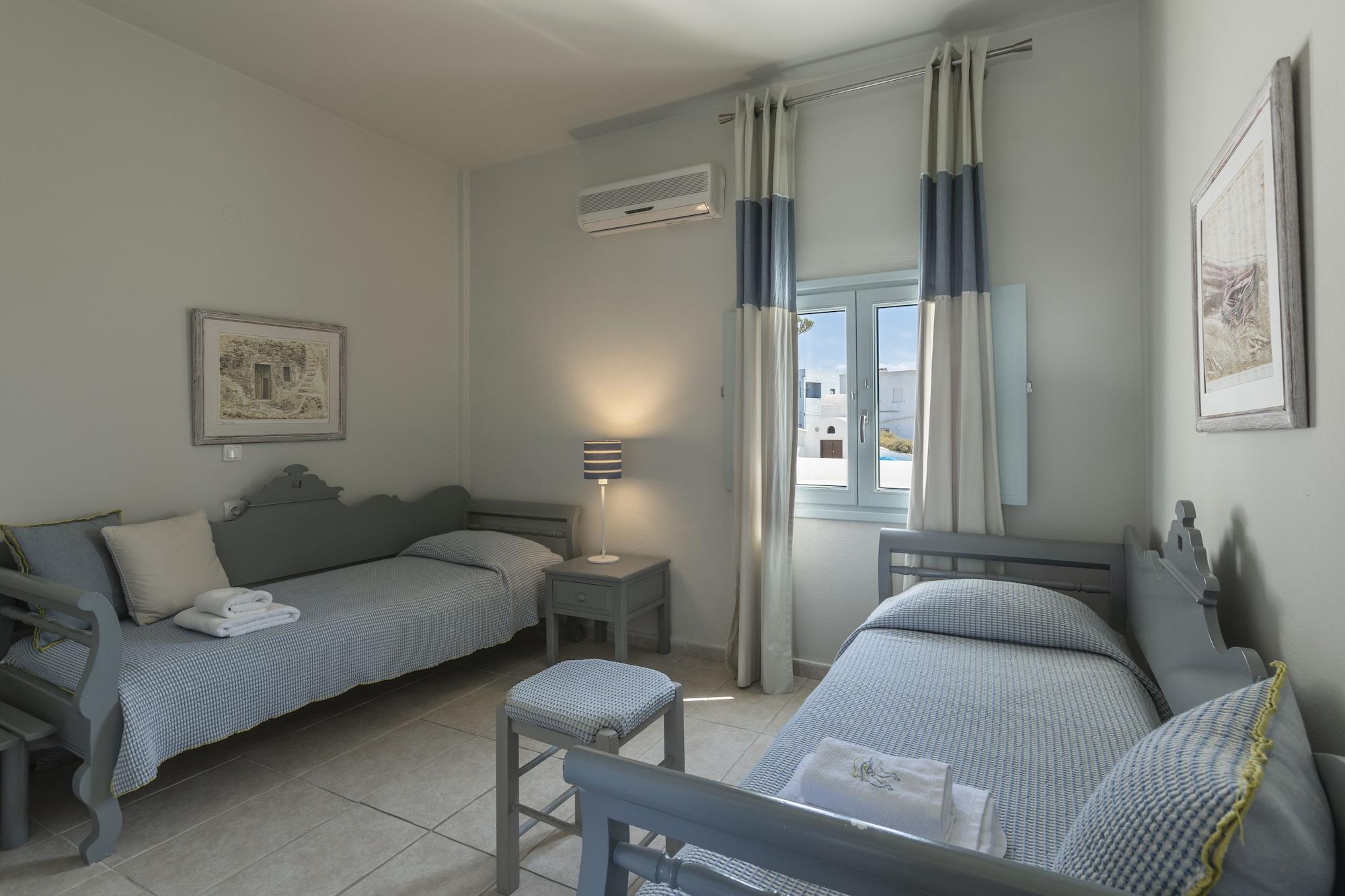 Blue Dolphins Hotel Firostefani