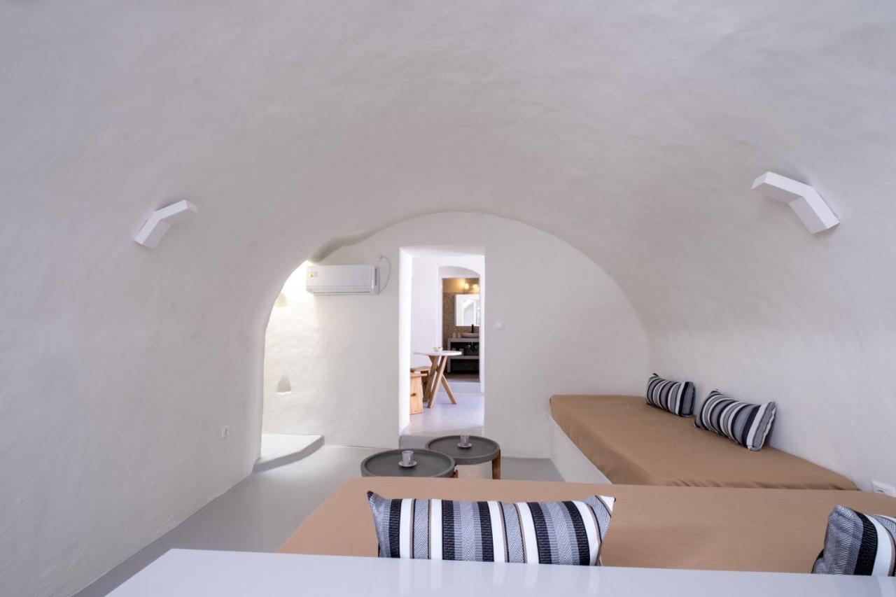 Outopoia Cave * Oia (Santorini)