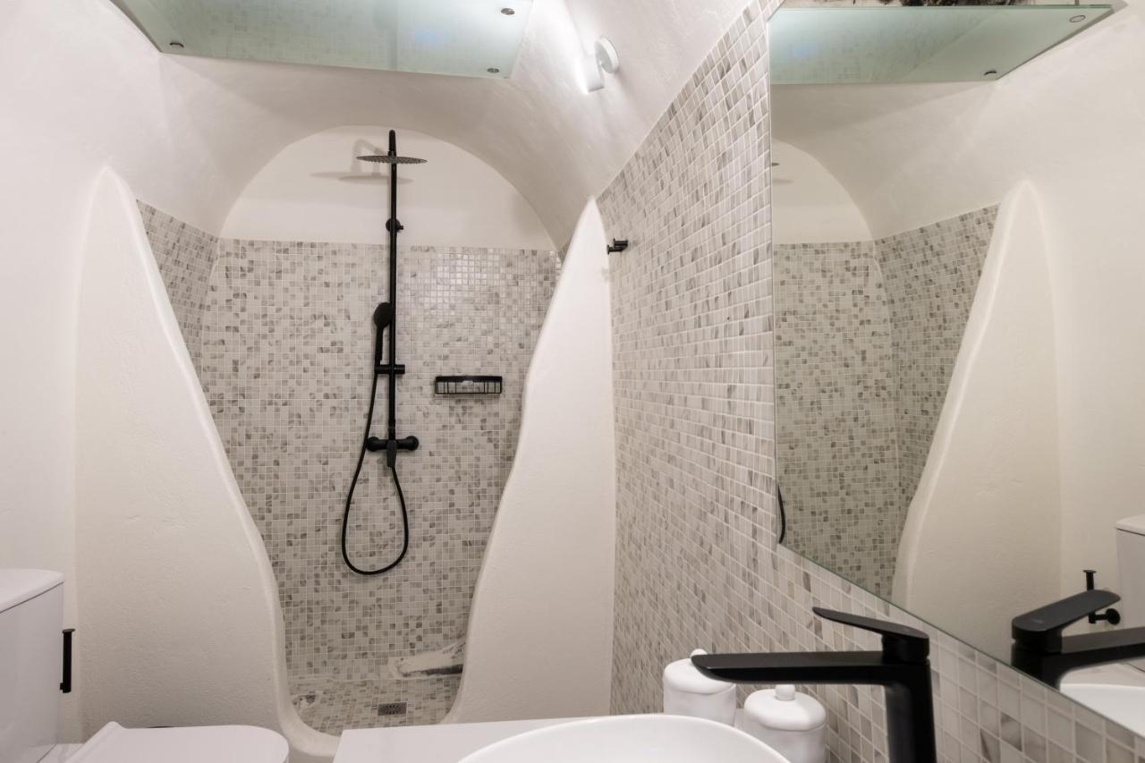 Outopoia Cave Aparthotel *