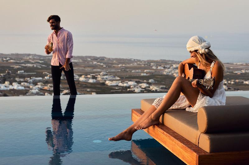 North Santorini - A Luxury 5* Pýrgos