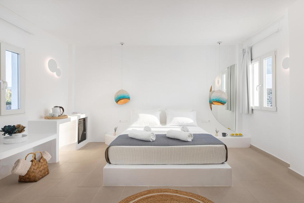Voca & Hotel Kamari (Santorini)