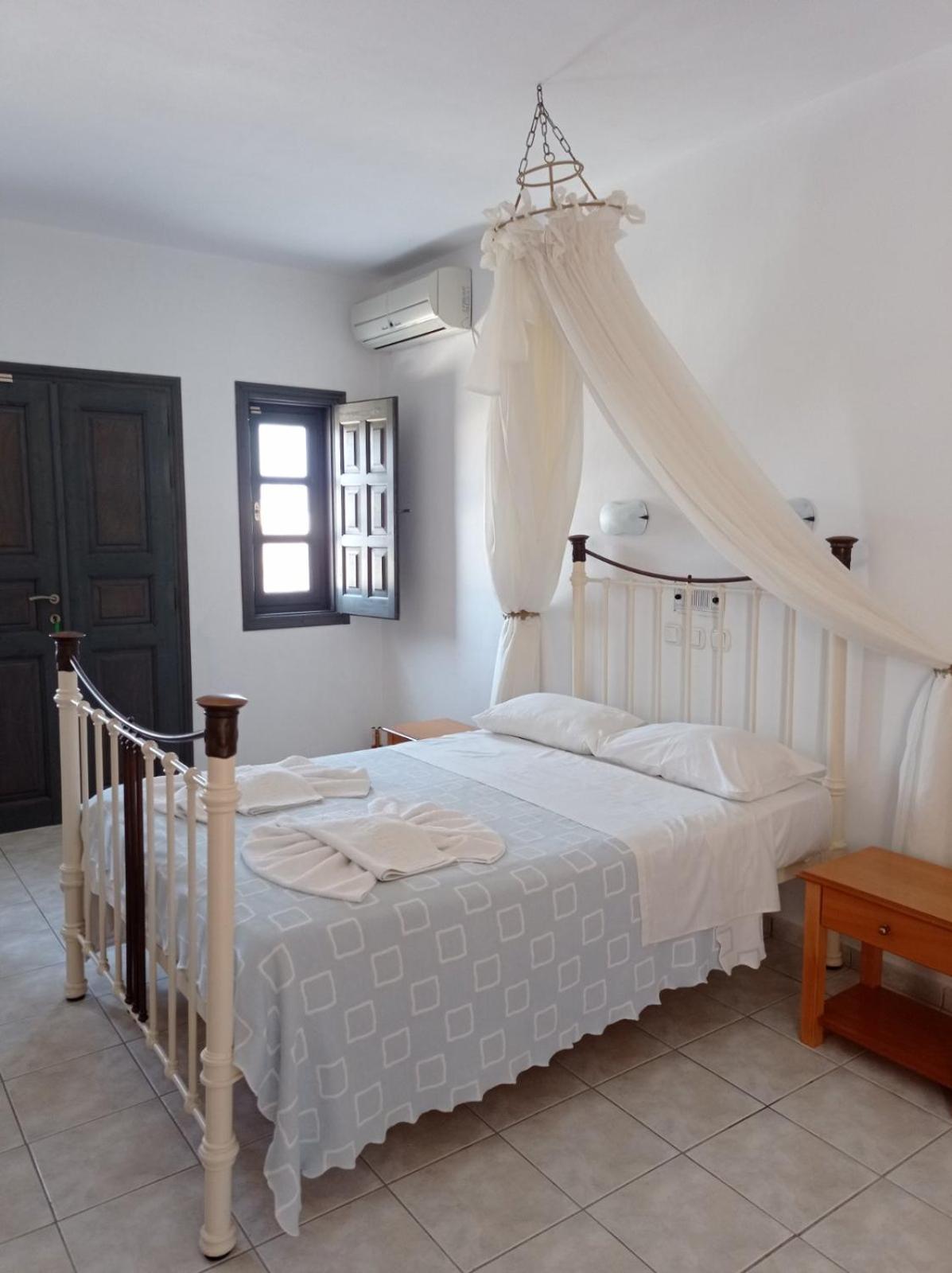 Apartment Dagris Kamari (Santorini)