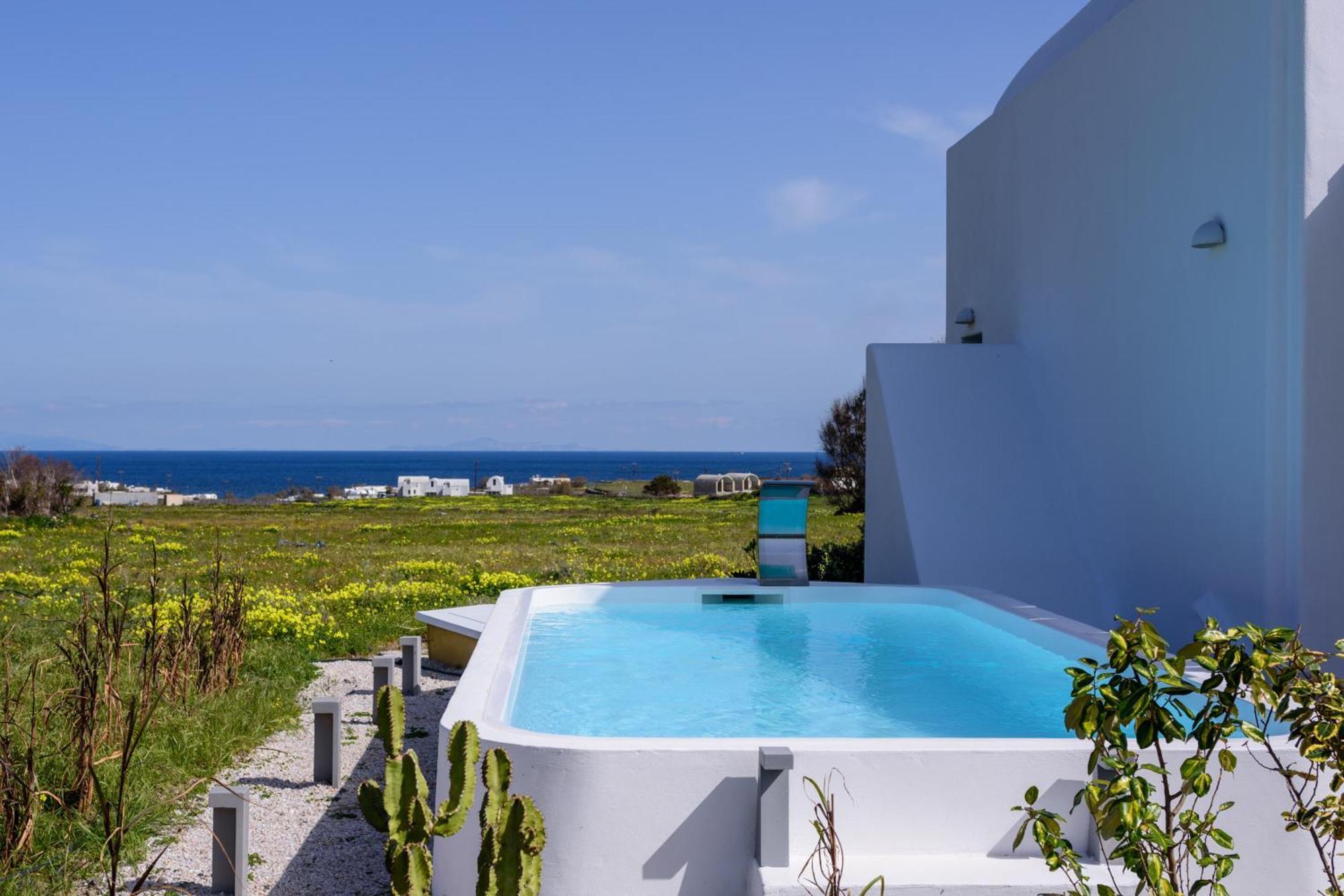 Mybozer Twin Private Pools Villa Foinikia (Santorini)