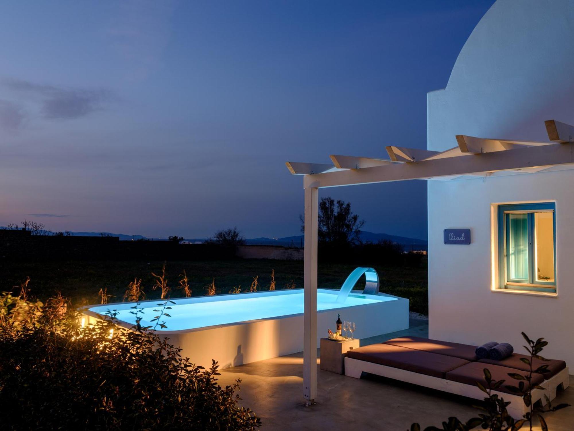 Mybozer Twin Private Pools Foinikia (Santorini)