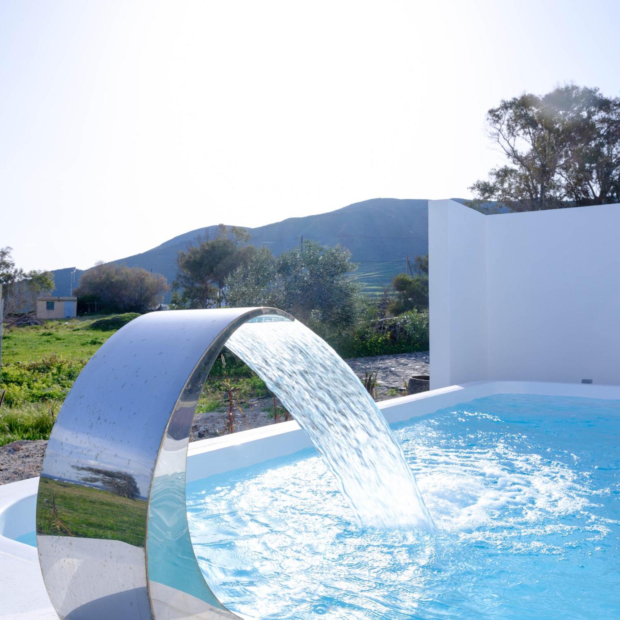 Mybozer Twin Private Pools Villa Foinikia (Santorini)
