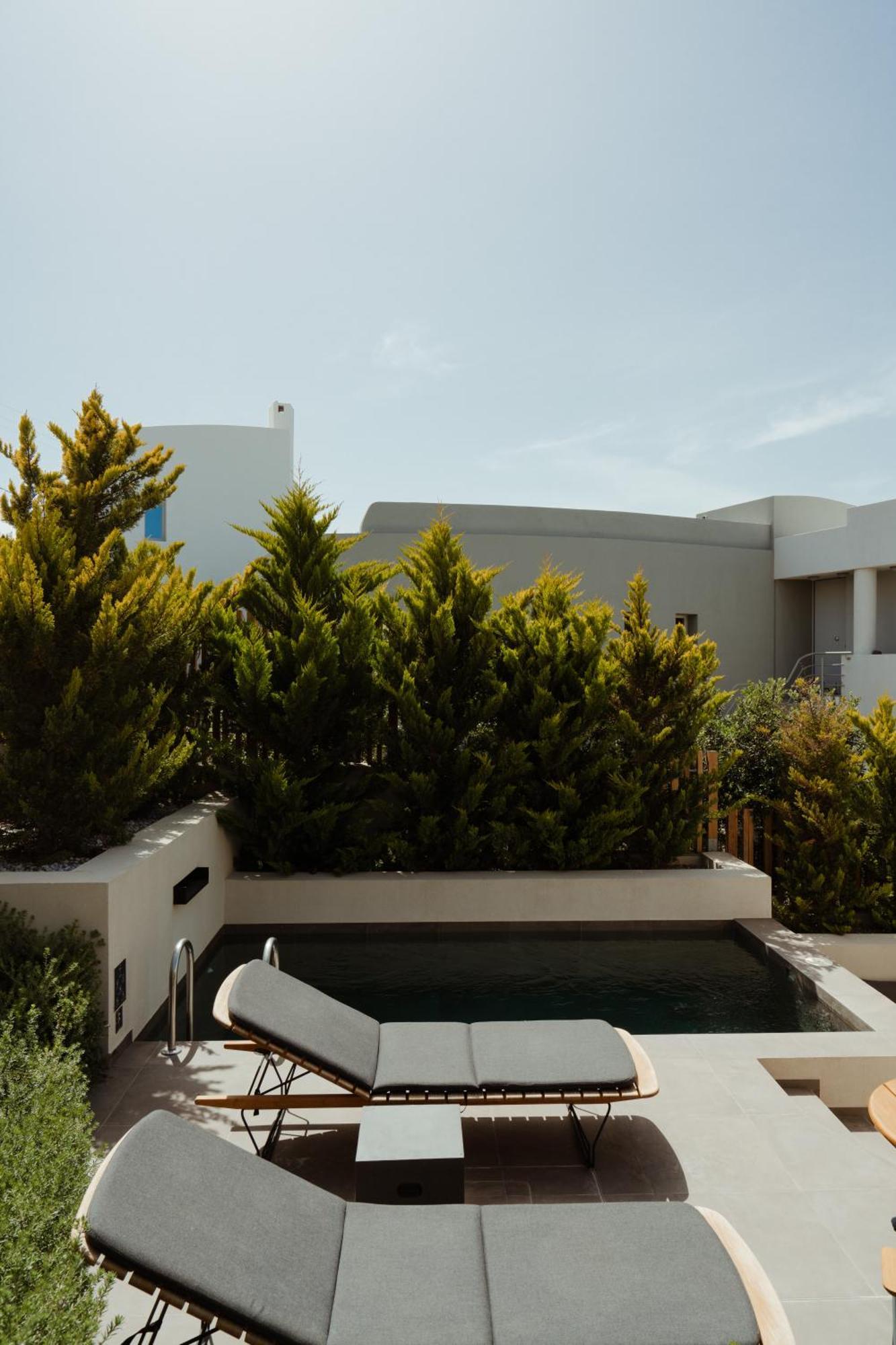 Apikia Santorini Hotel 3*