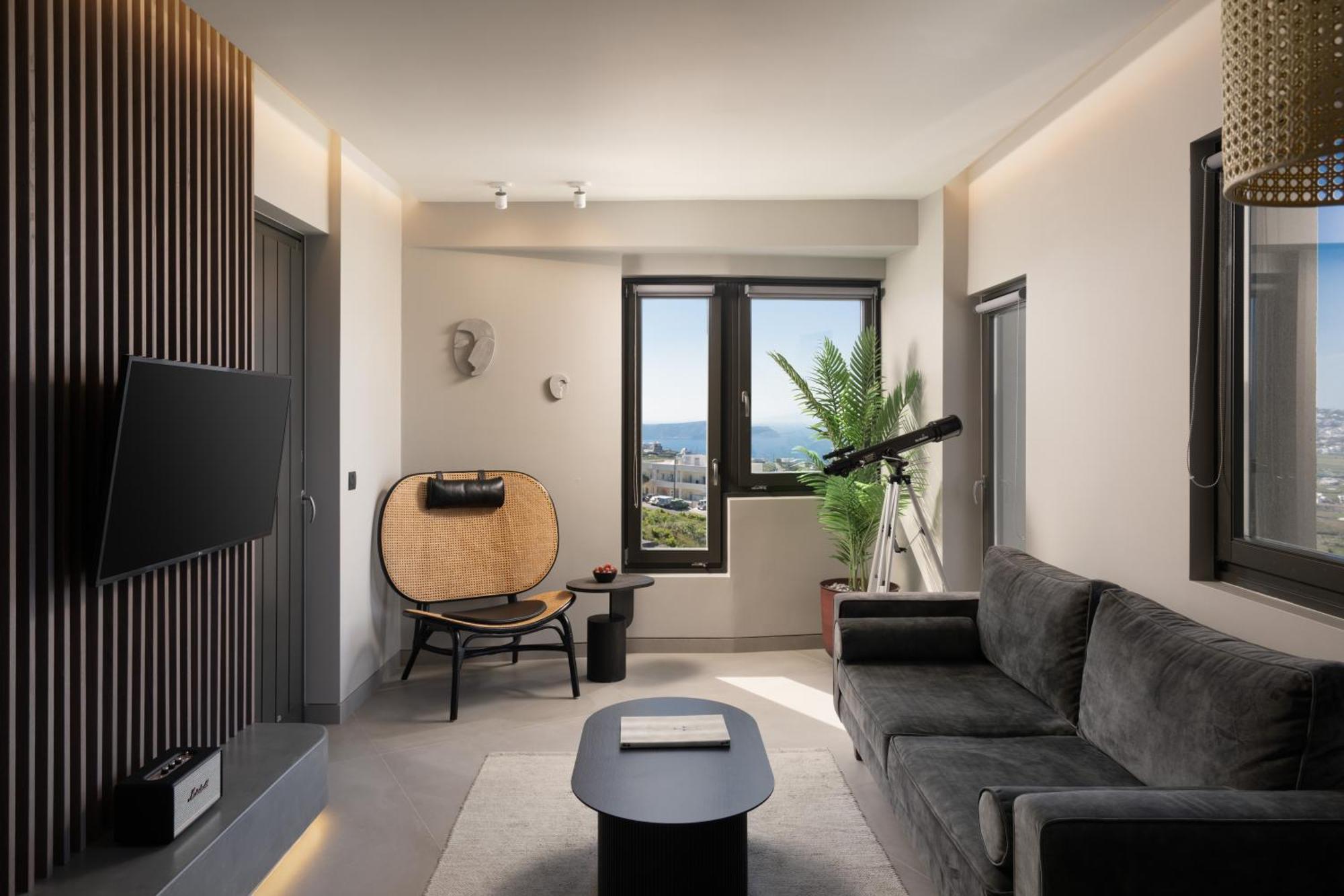 Apikia Santorini 3*
