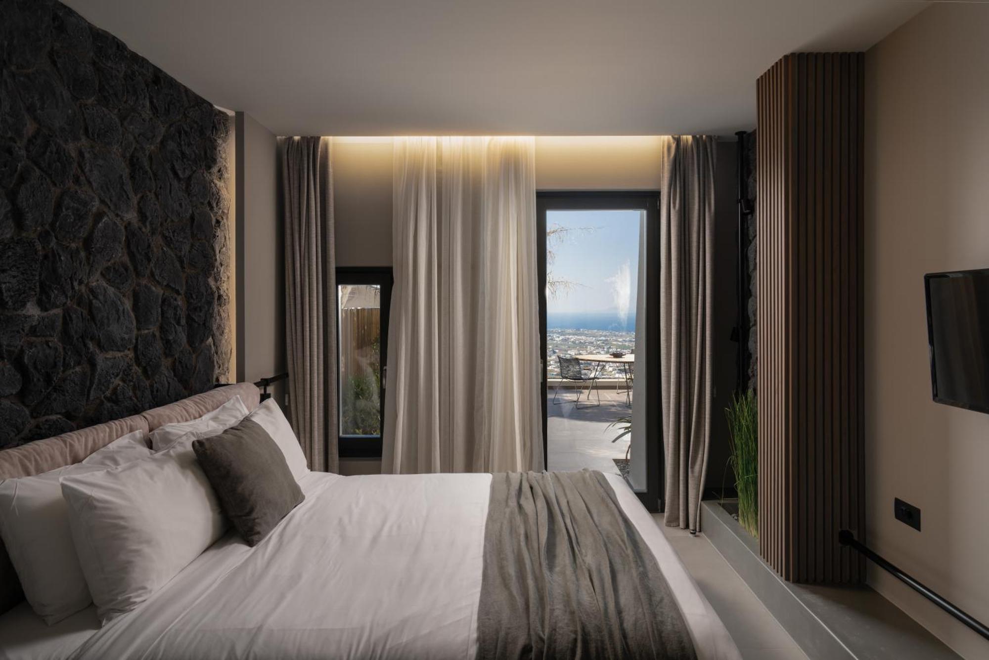 Hotel Apikia Santorini 3*