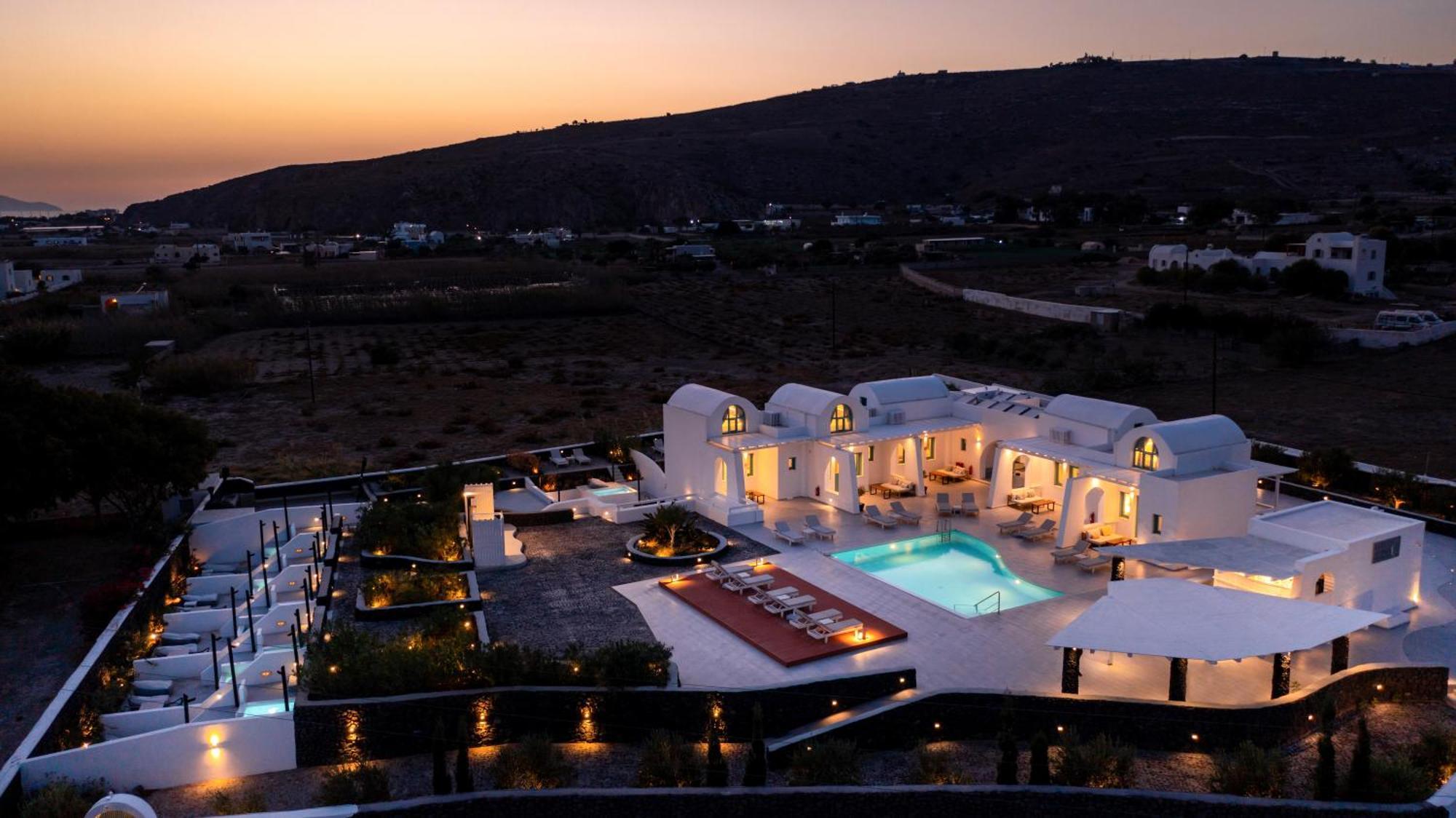 Santa Irina Luxury Sunny Lofts 4* Perivolos (Santorini)