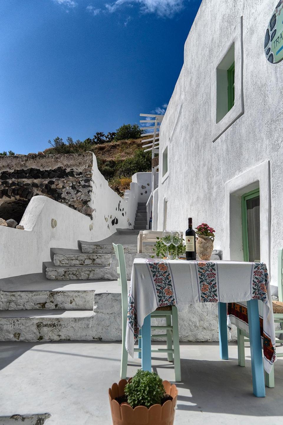 Mythos Traditional Stonehouse Apartment Kamari (Santorini)